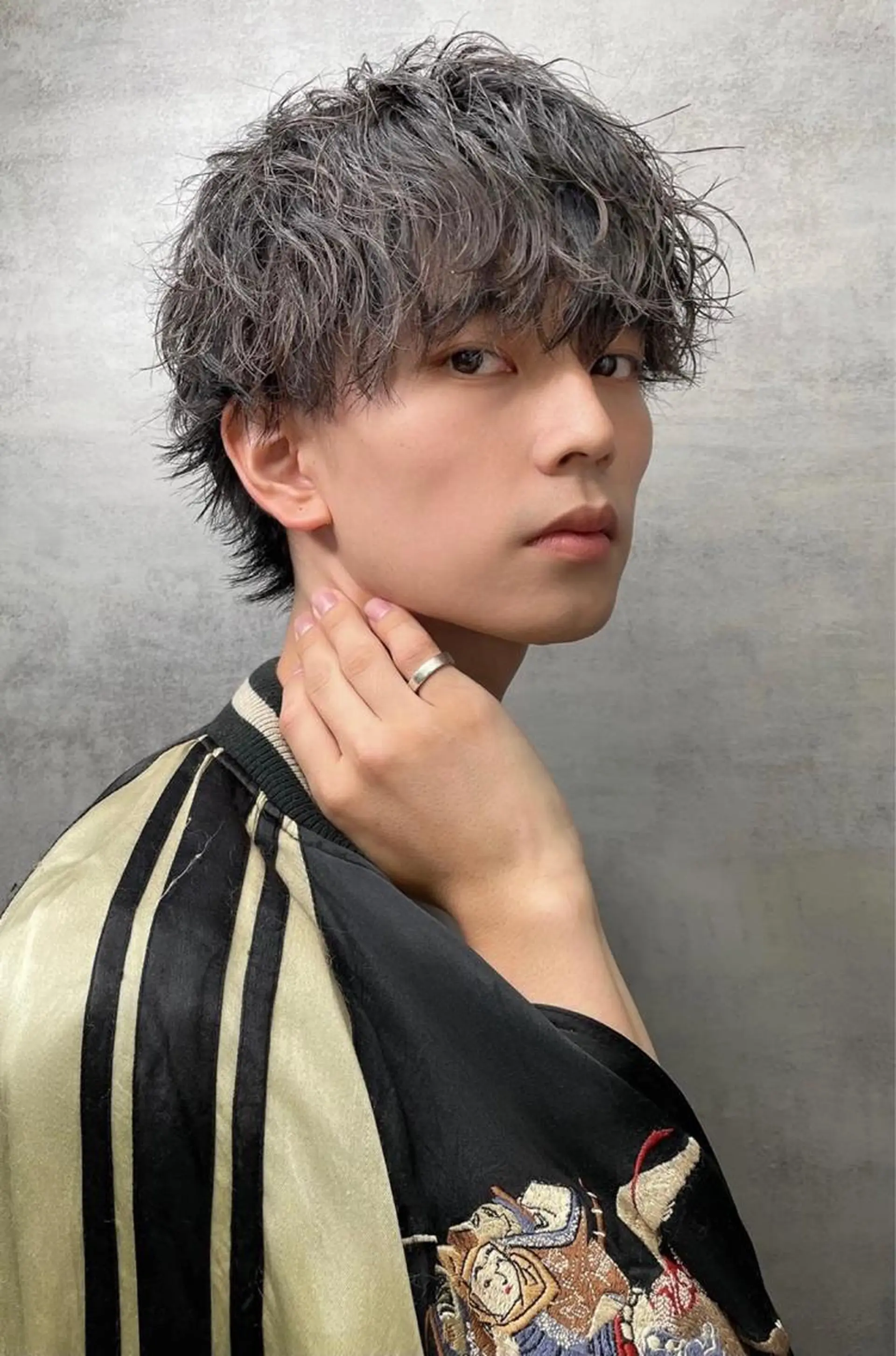 ミディアム パーマ メンズ ミディアムパーマ メンズパーマ 大宮｜似合わせ髪質 改善カットカラー｜のヘアスタイル