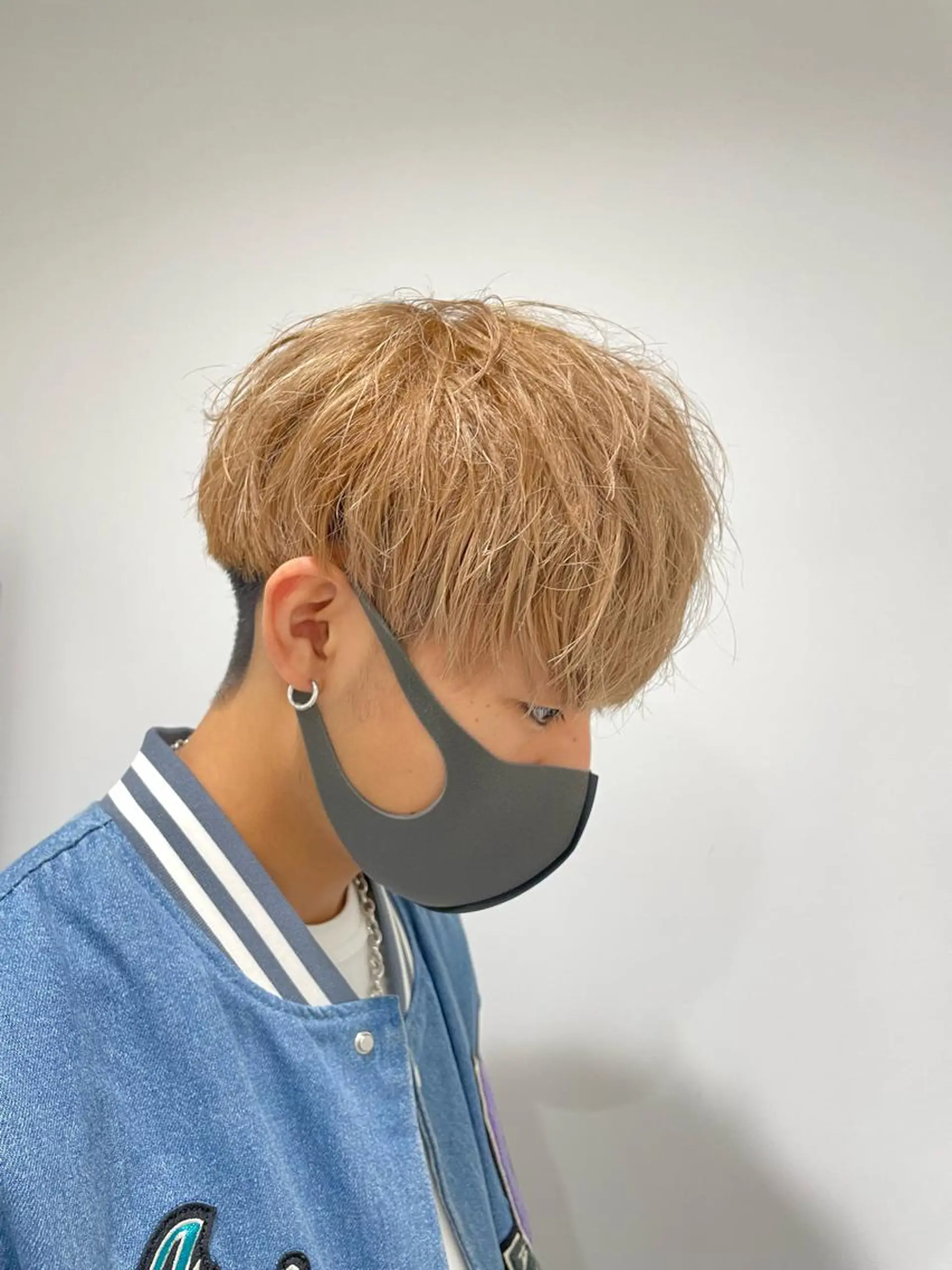 ショート パーマ ヘアアレンジ メンズ カット ヘアカラー トリートメント ヘアセット 顔まわりカット の達人のヘアスタイル