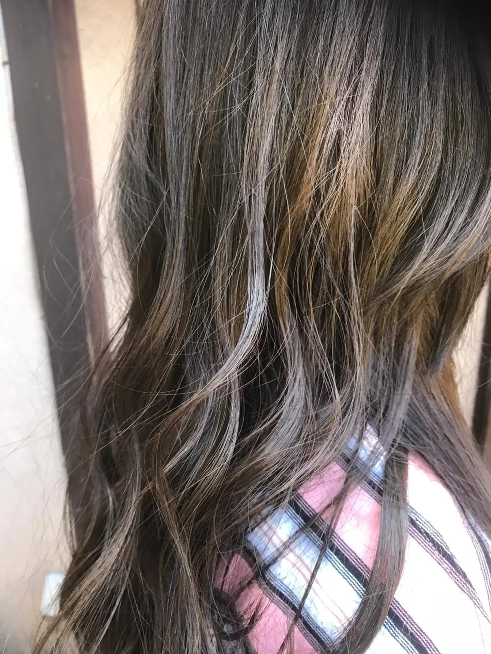 セミロング カラー イルミナカラー vato マンツーマンサロンのヘアスタイル