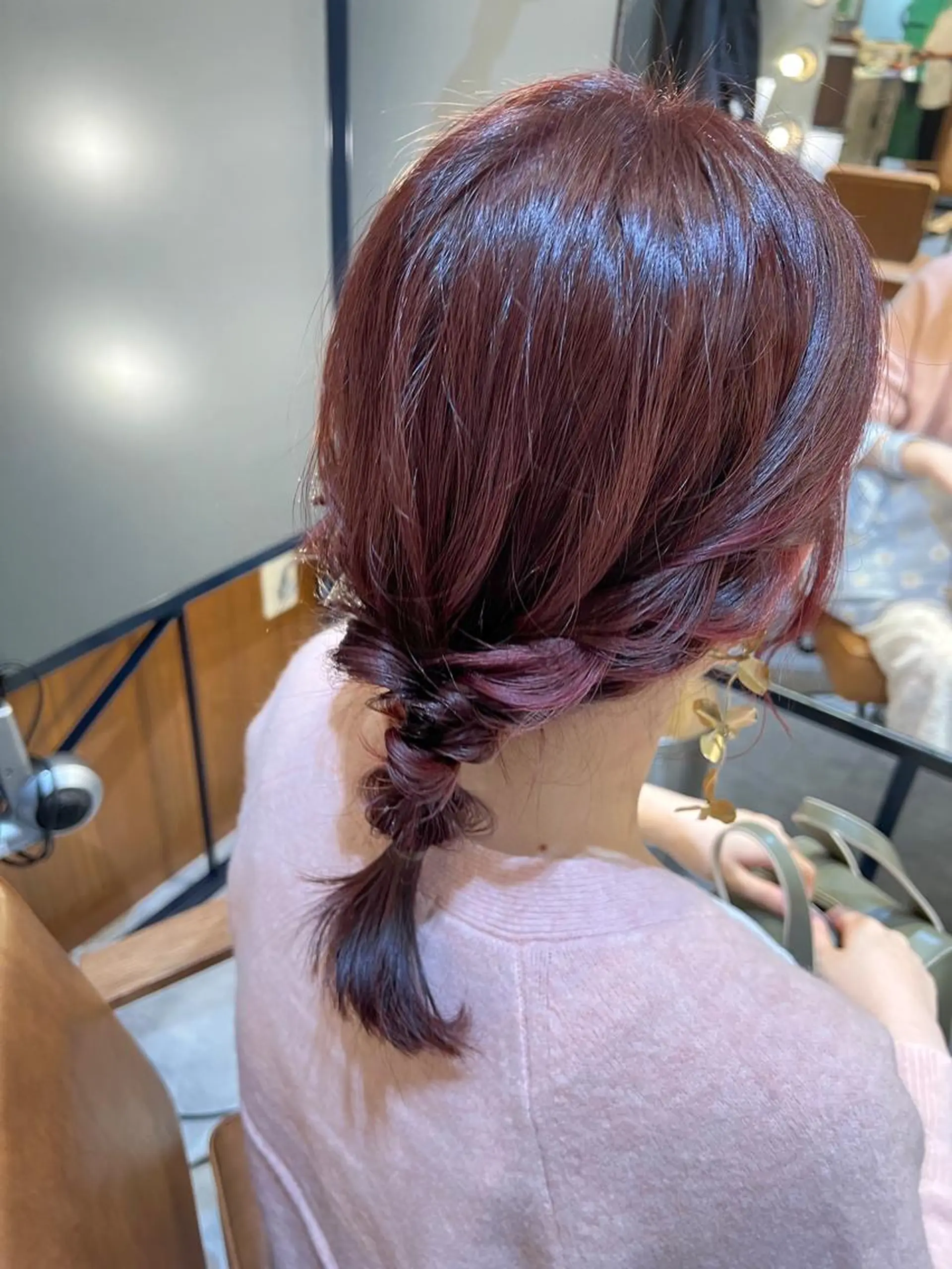 セミロング カラー カシス ピンクカラー ノイシキ サキのヘアスタイル
