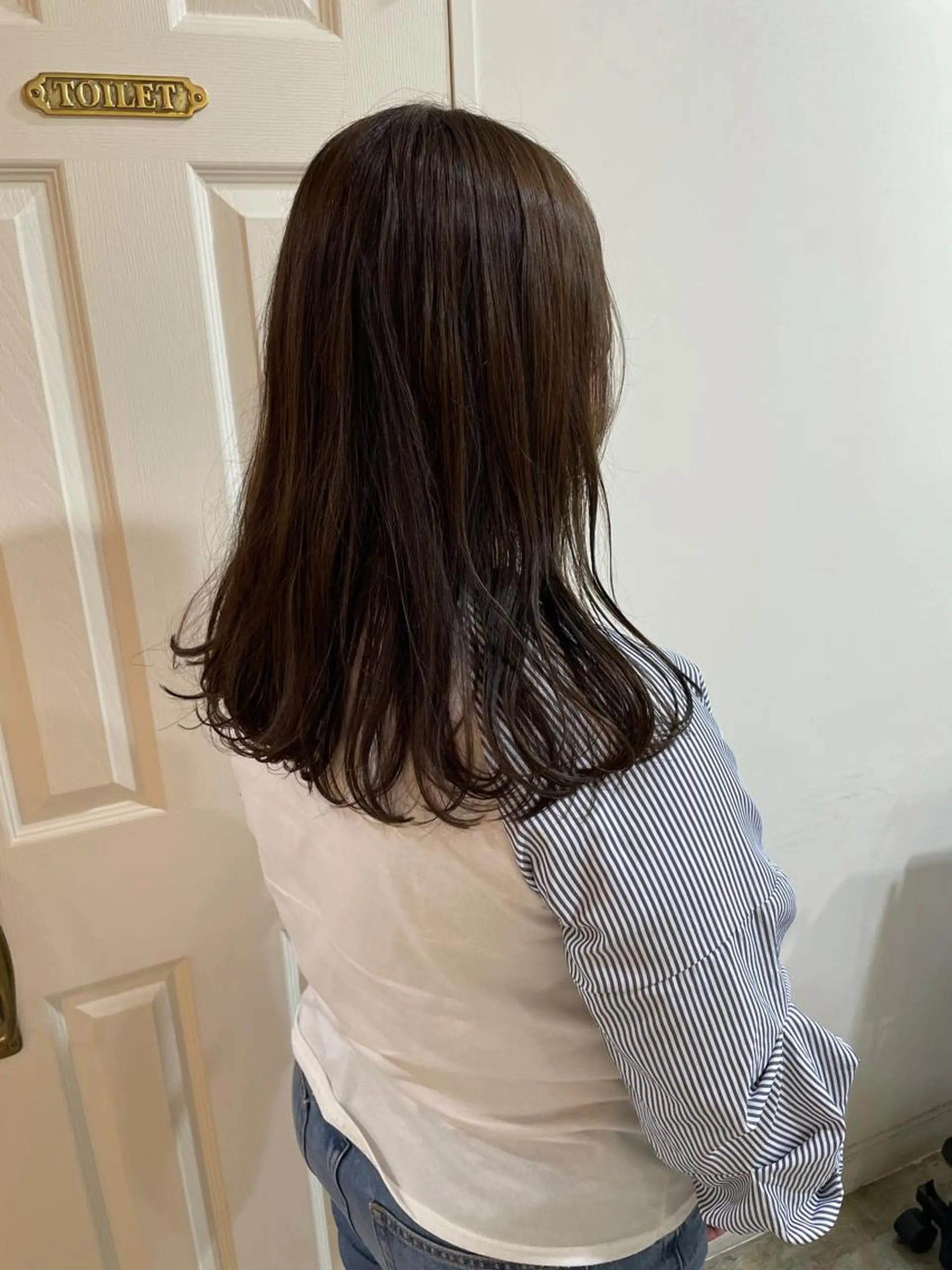 セミロング カラー MIOベージュカラー 柔らかいカラーのヘアスタイル