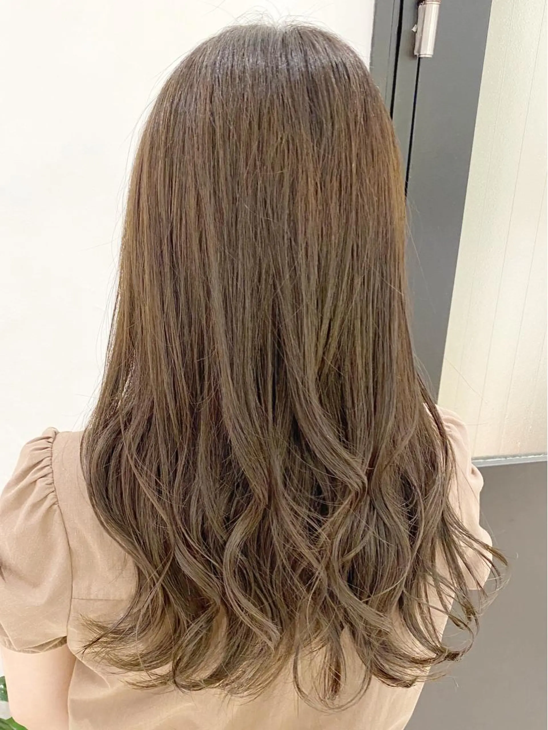 ロング カラー 透明感カラー 髪質改善 トリートメント ヘアカラー トリートメント やなせ かすみのヘアスタイル