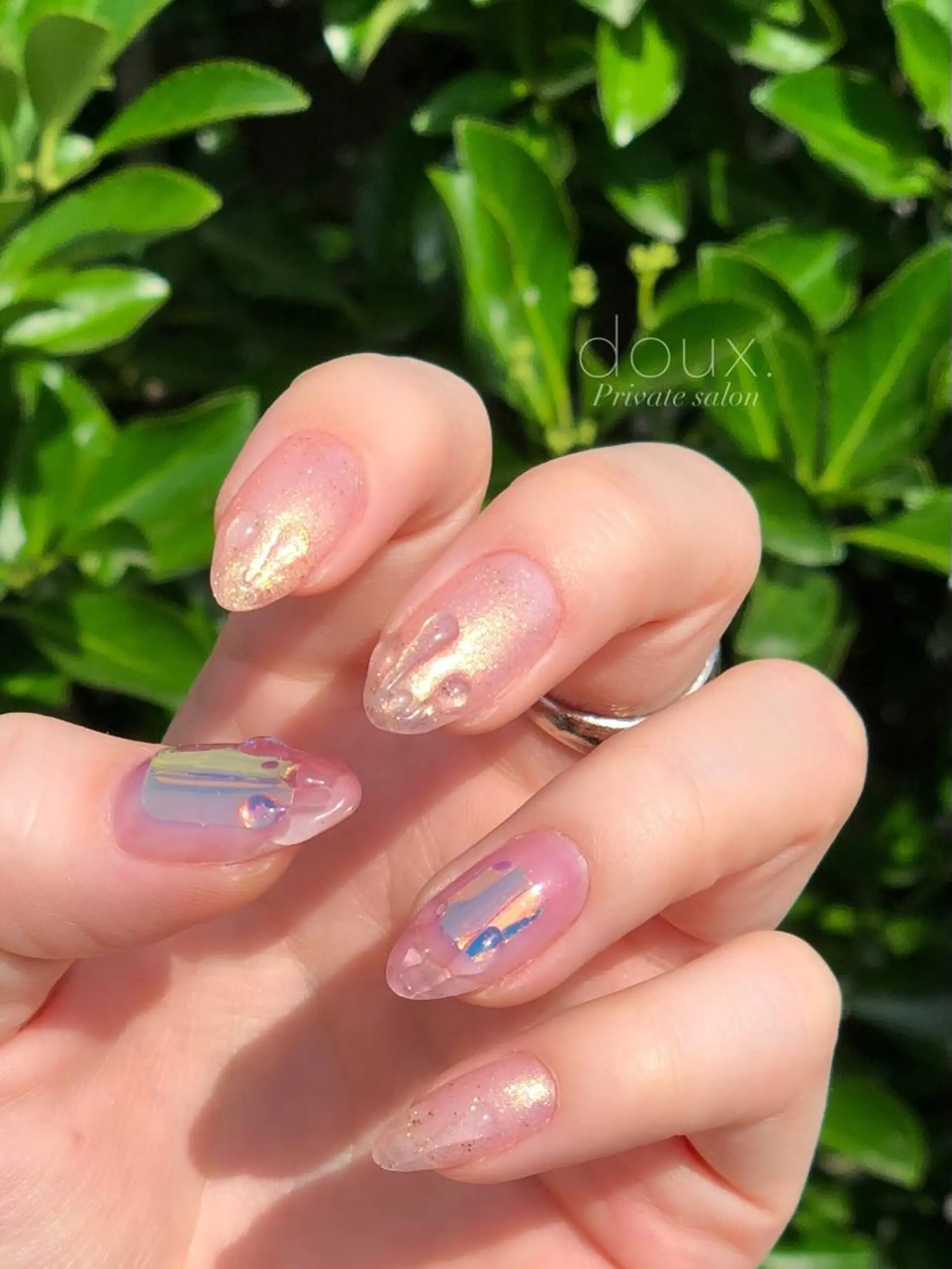 ネイル 氷ネイル・うるうるネイル ニュアンスネイル 春ネイル ハンドネイル doux. nailのネイルデザイン