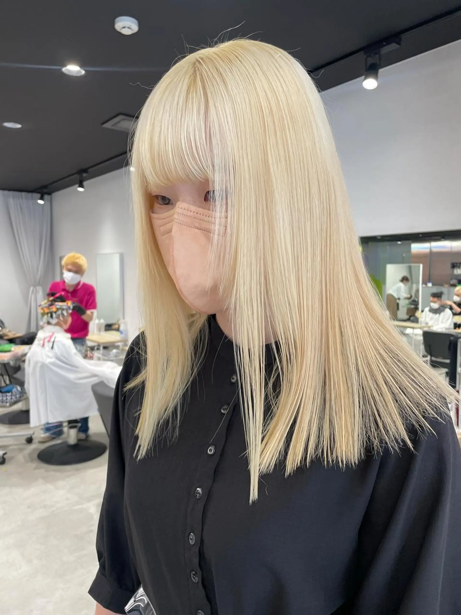 カラー 抜きっぱなしブロンド モモ 🍑のマツエク・マツパデザイン