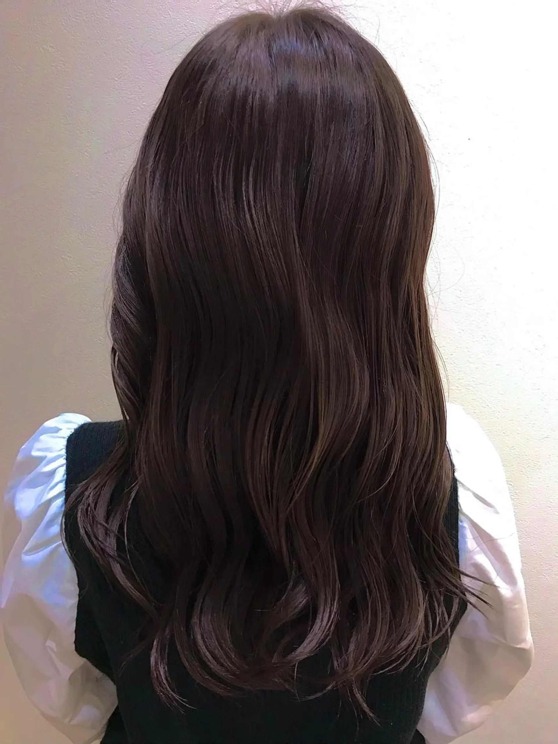 カラー 三條場 彩夏のヘアスタイル