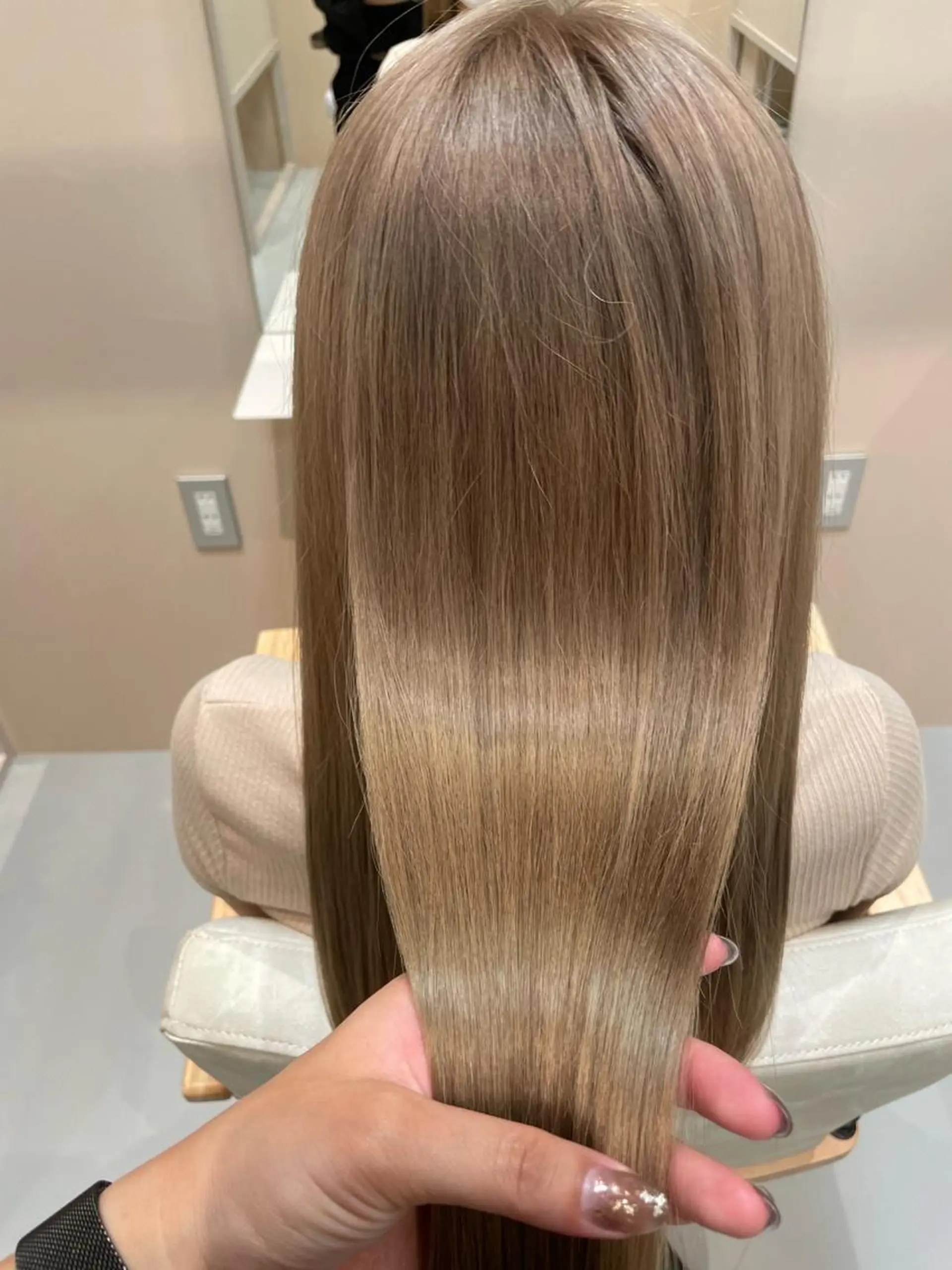 セミロング カラー特化型美容師 保住のヘアスタイル