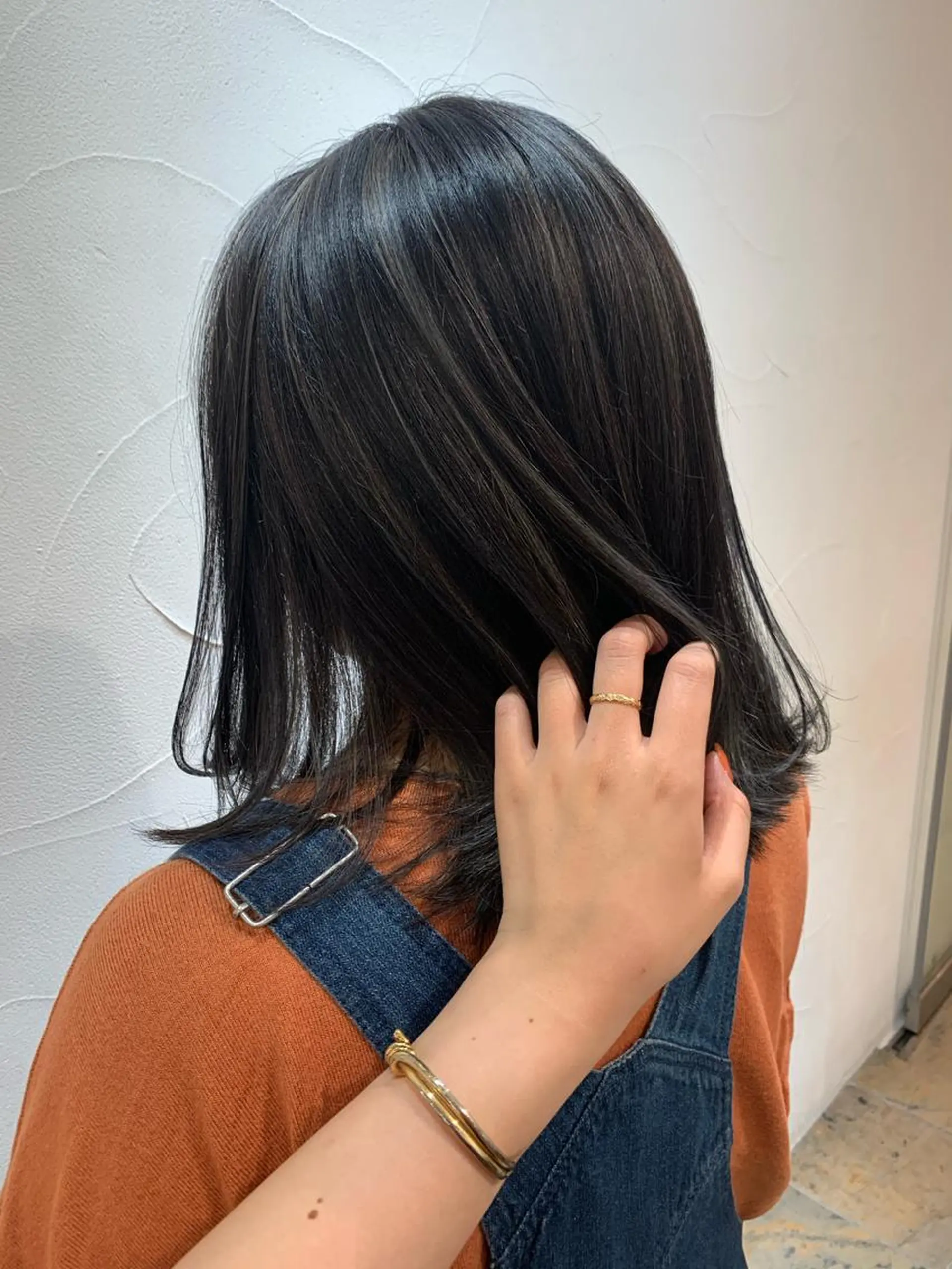 ミディアム カラー 乳井 悠香のヘアスタイル