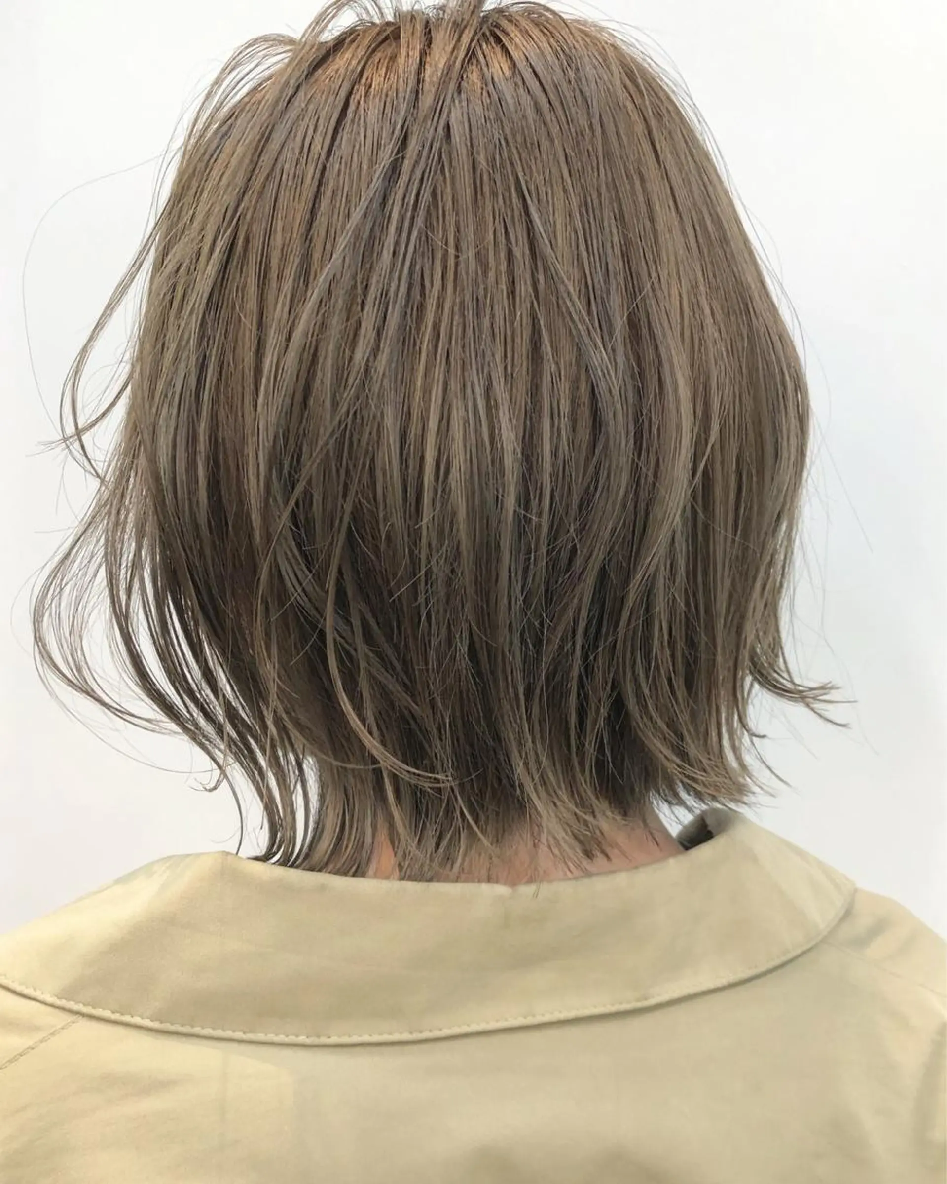 カラー ニシオカ タクヤのヘアスタイル