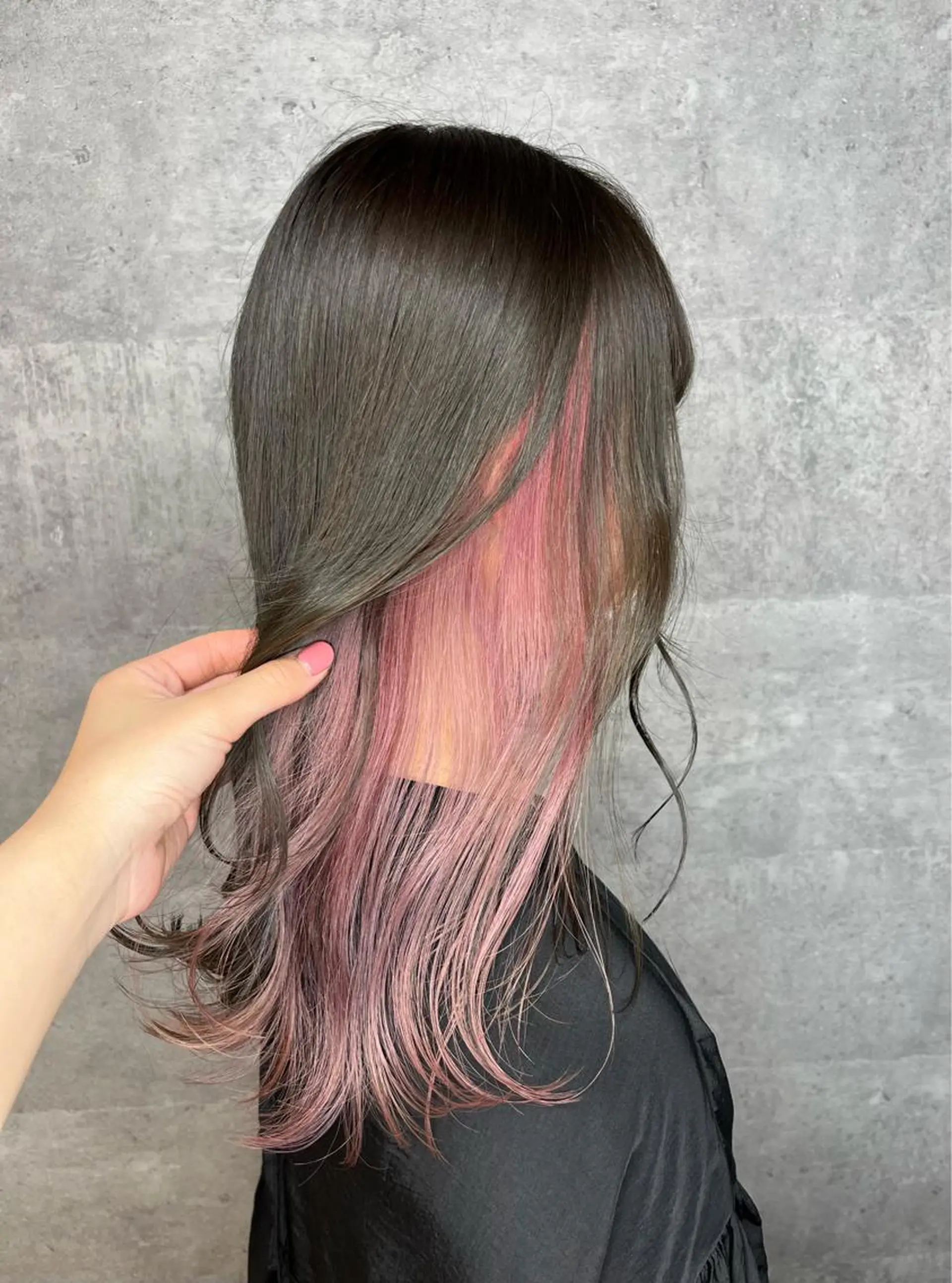 ロング カラー グレージュ オリーブグレージュ オリーブグレー ピンクカラー 艶髪🌈ムラカミ サキのヘアスタイル