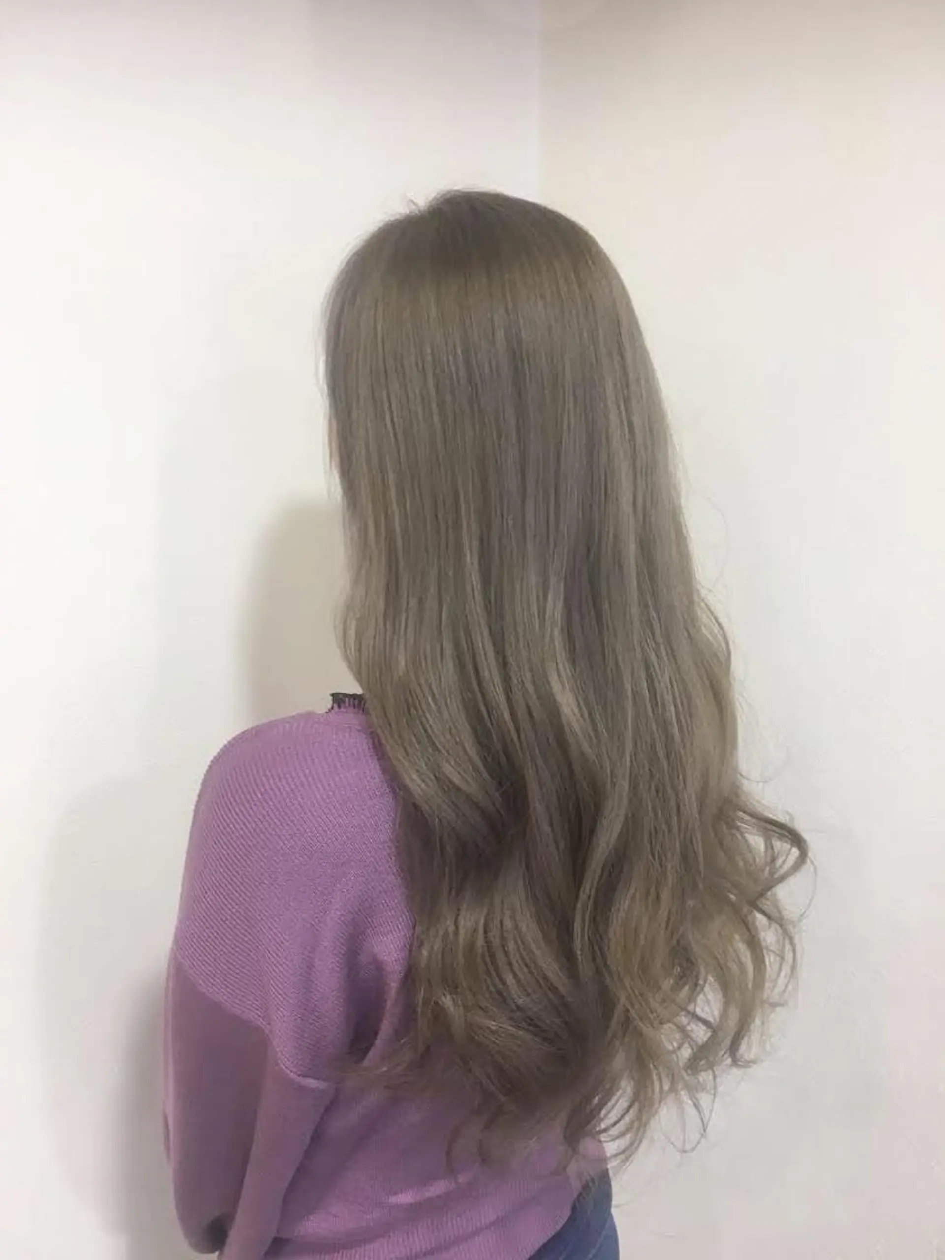 カラー 工藤 綾華のヘアスタイル