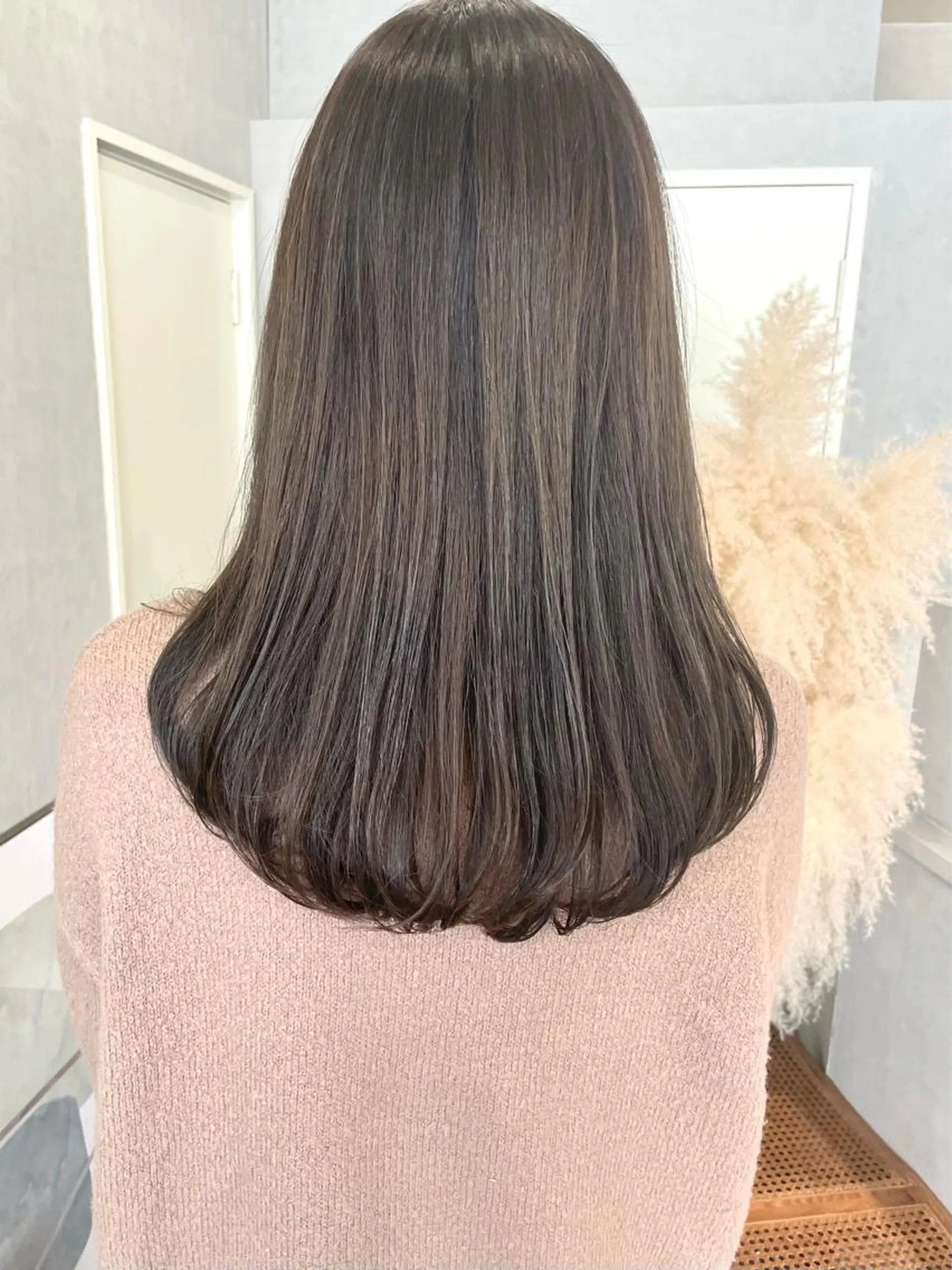 ミディアム カラー ベージュカラー ブリーチ ブリーチなしカラー レイヤーカット カット ヘアカラー トリートメント Anytime所属・はるか 💐 お悩み改善美容師のヘアスタイル