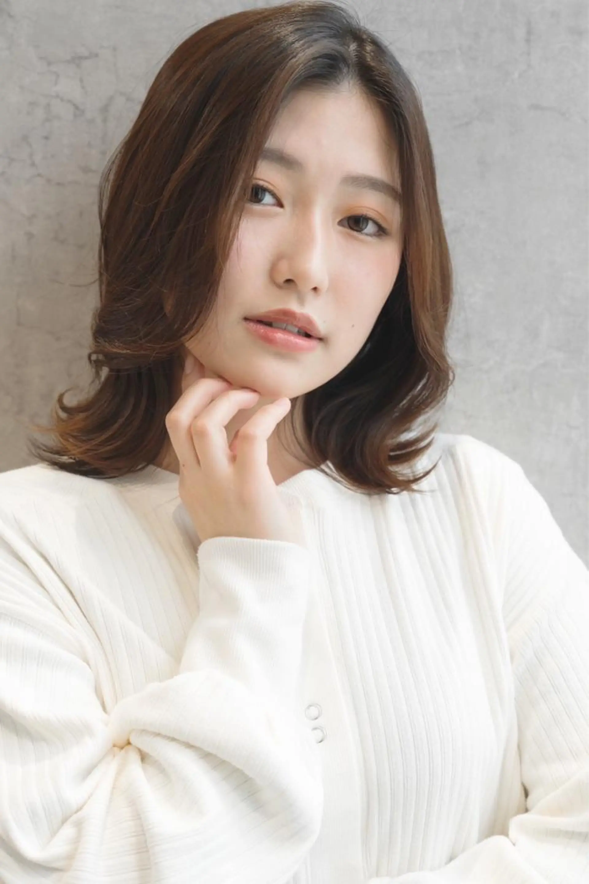 ミディアム ミディアムレイヤー レイヤーカット 仲宗根 美鈴のヘアスタイル