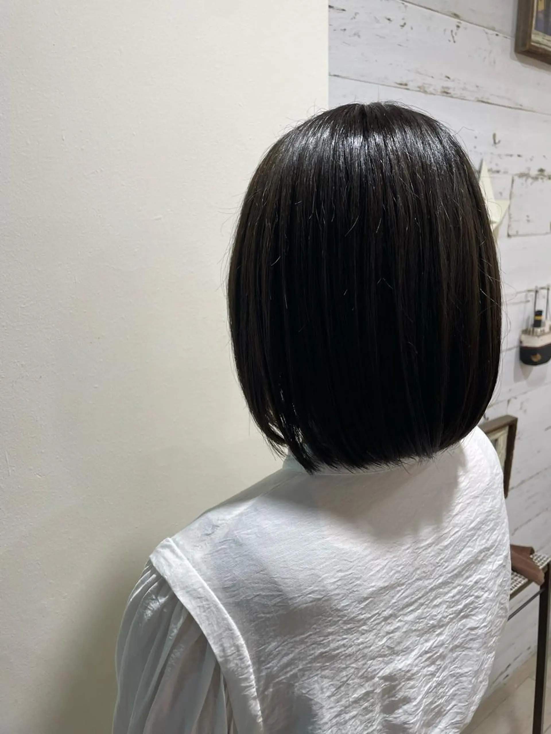 ショート カラー オリーブカラー 小柳 夏美のヘアスタイル