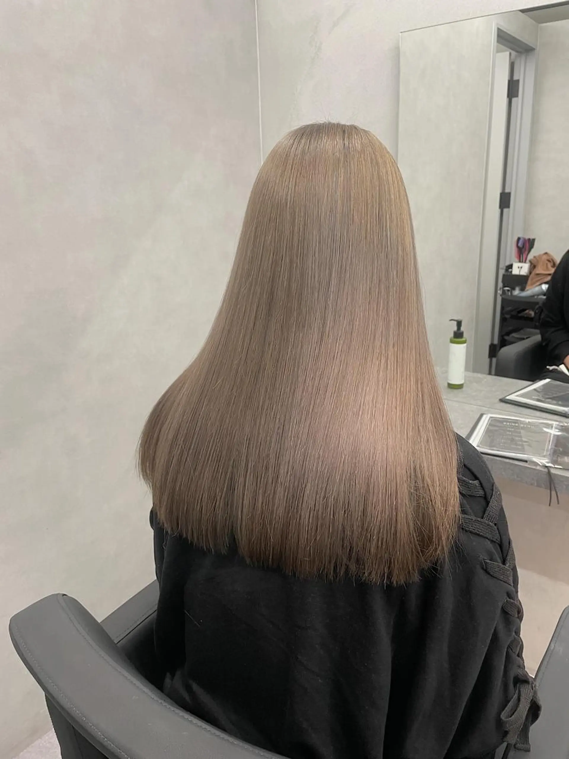 ロング カラー ベージュカラー ミルクティーベージュ ikuma/ ミルクティーのヘアスタイル