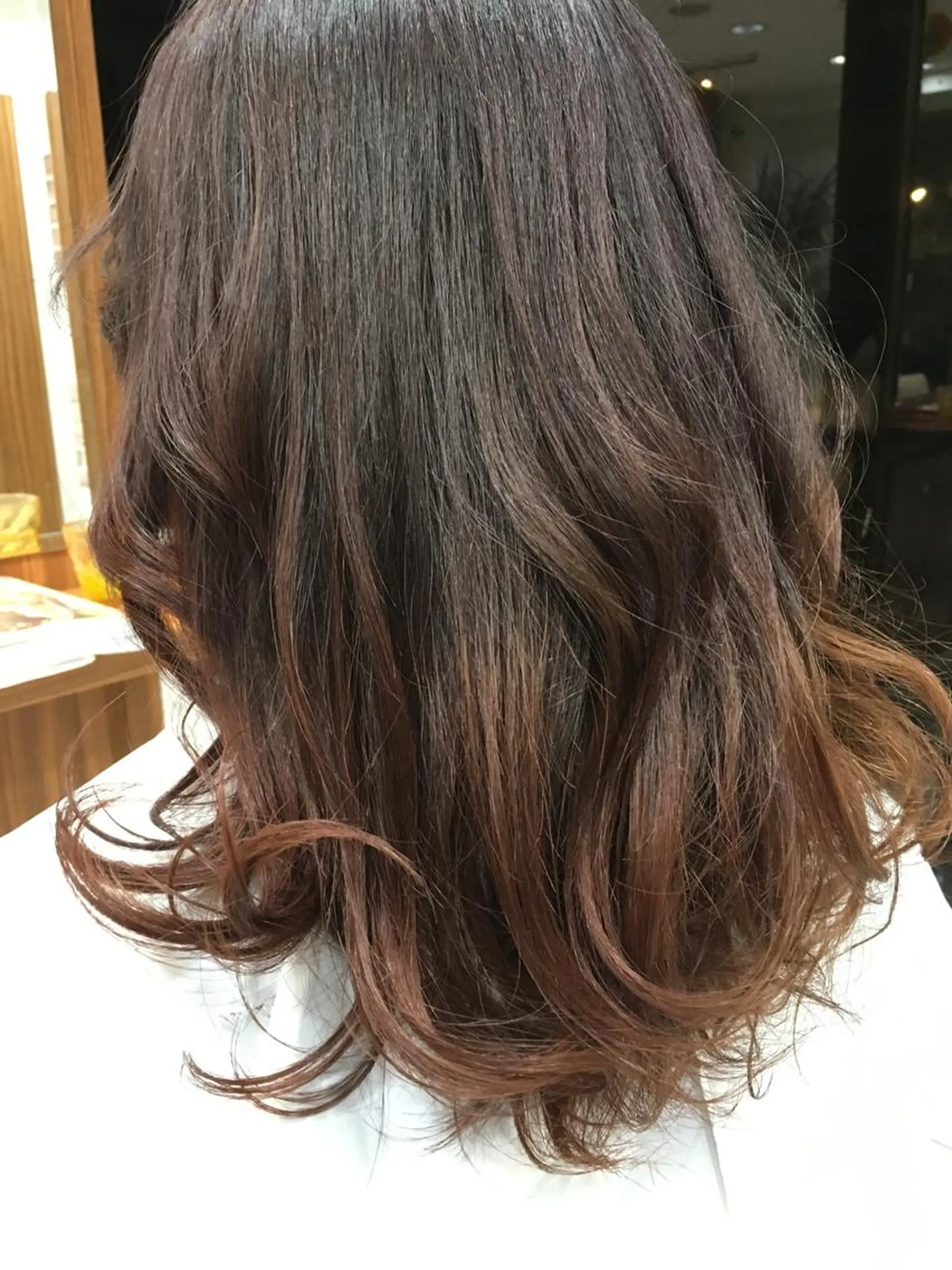 セミロング カラー 縮毛矯正 トリートメント 白髪ぼかしハイライト 柳川拓哉のヘアスタイル