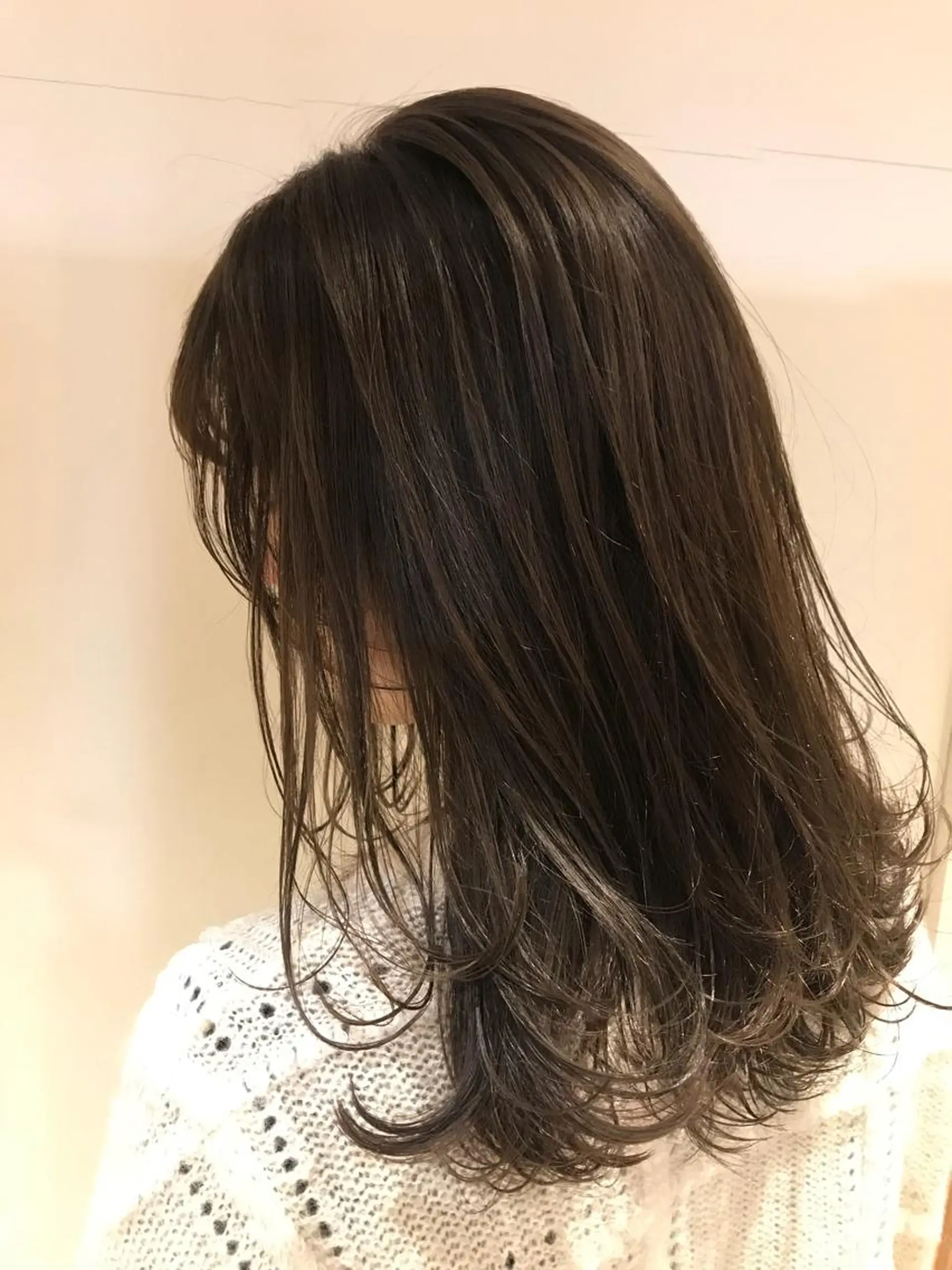 セミロング カラー アディクシーカラー グレージュ ハイライトカラー ハイライト レイヤーカット 清水　ちひろ ✄トップスタイリストのヘアスタイル