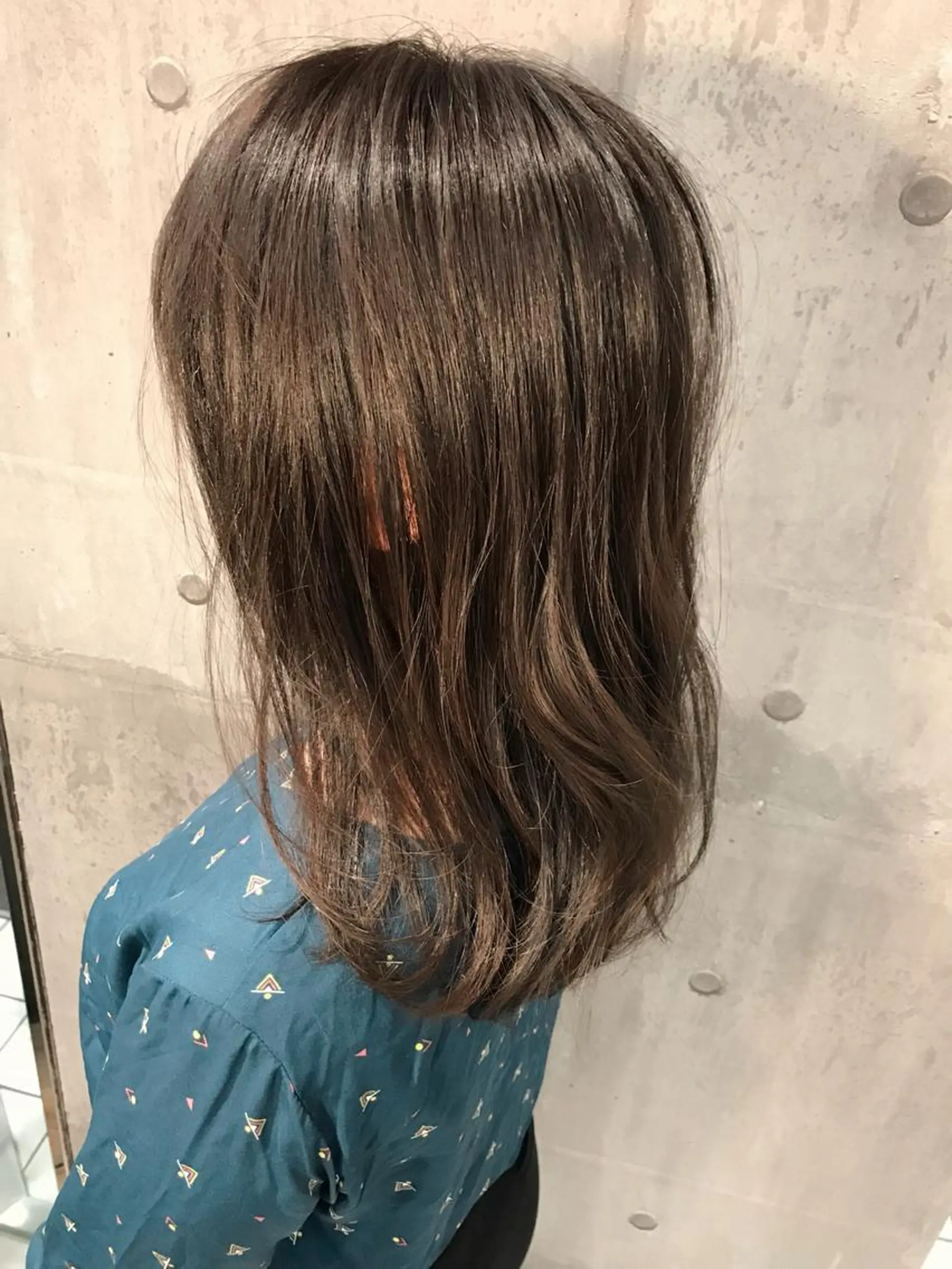 ミディアム カラー 透明感カラー カット ヘアカラー トリートメント 髪質改善ｶﾗｰ ｹｱﾌﾞﾘｰﾁ/ﾀﾑのヘアスタイル