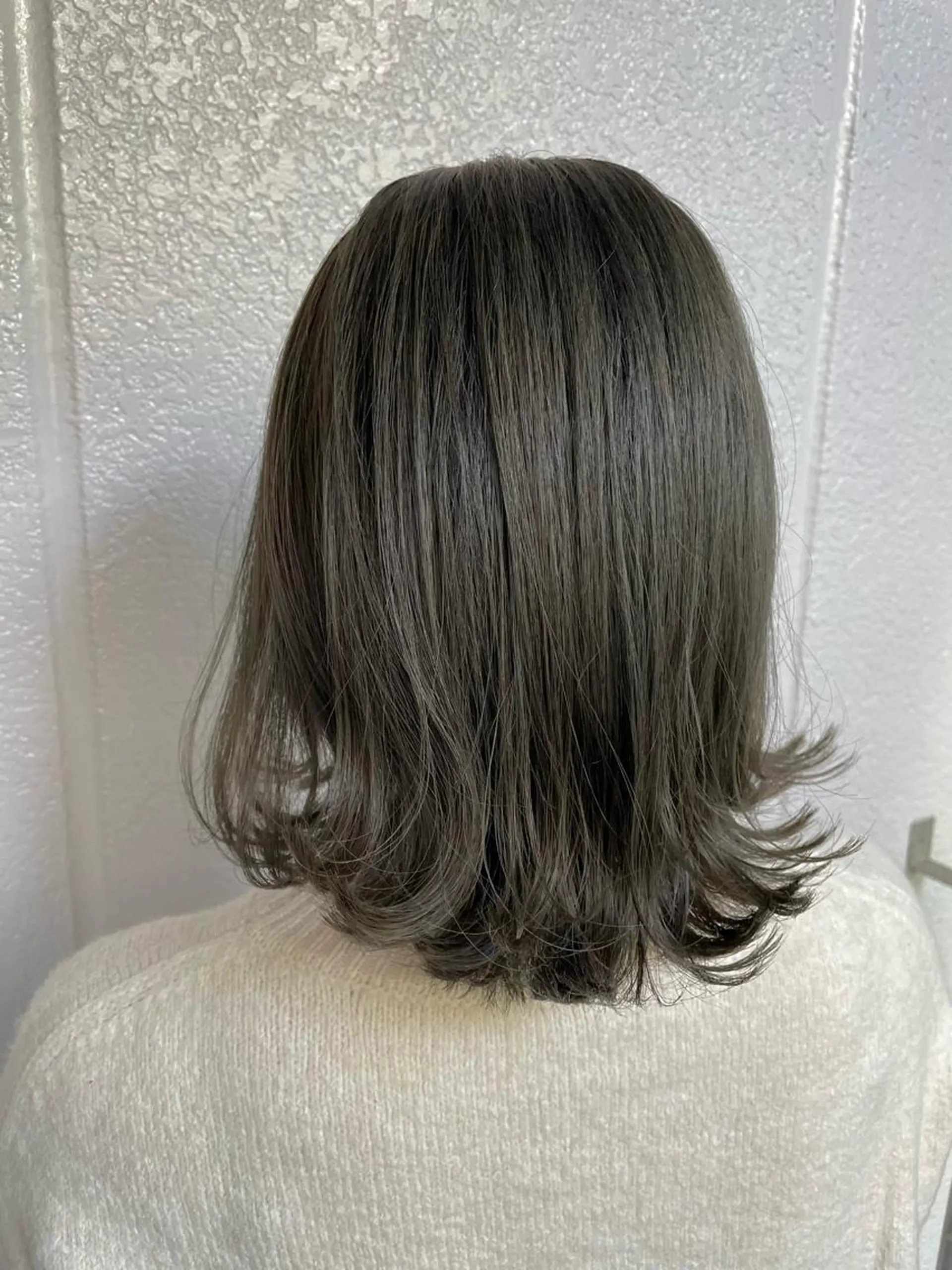 ミディアム カラー アッシュ ブリーチ ブリーチなしカラー オリーブアッシュ カット ヘアカラー トリートメント eyl〜エイル〜所属・💎赤み消しカラー 特化型デザイナー💎のヘアスタイル