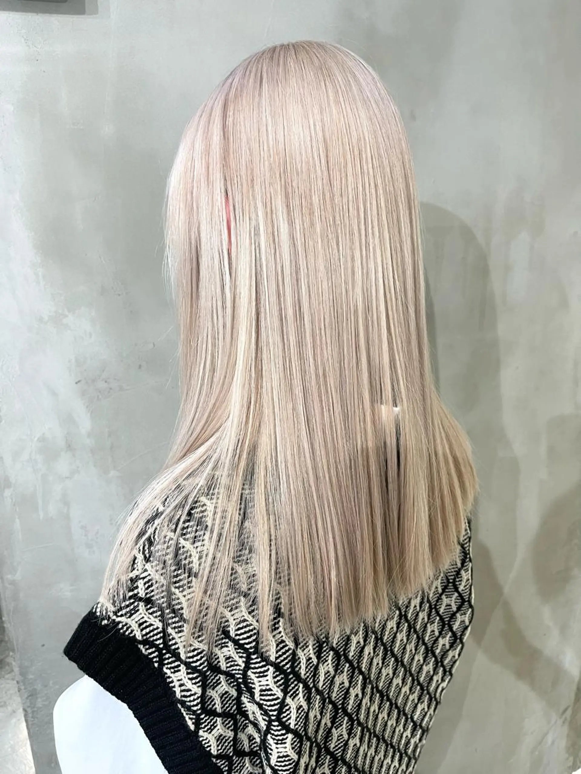 カラー ニシオカ タクヤのヘアスタイル