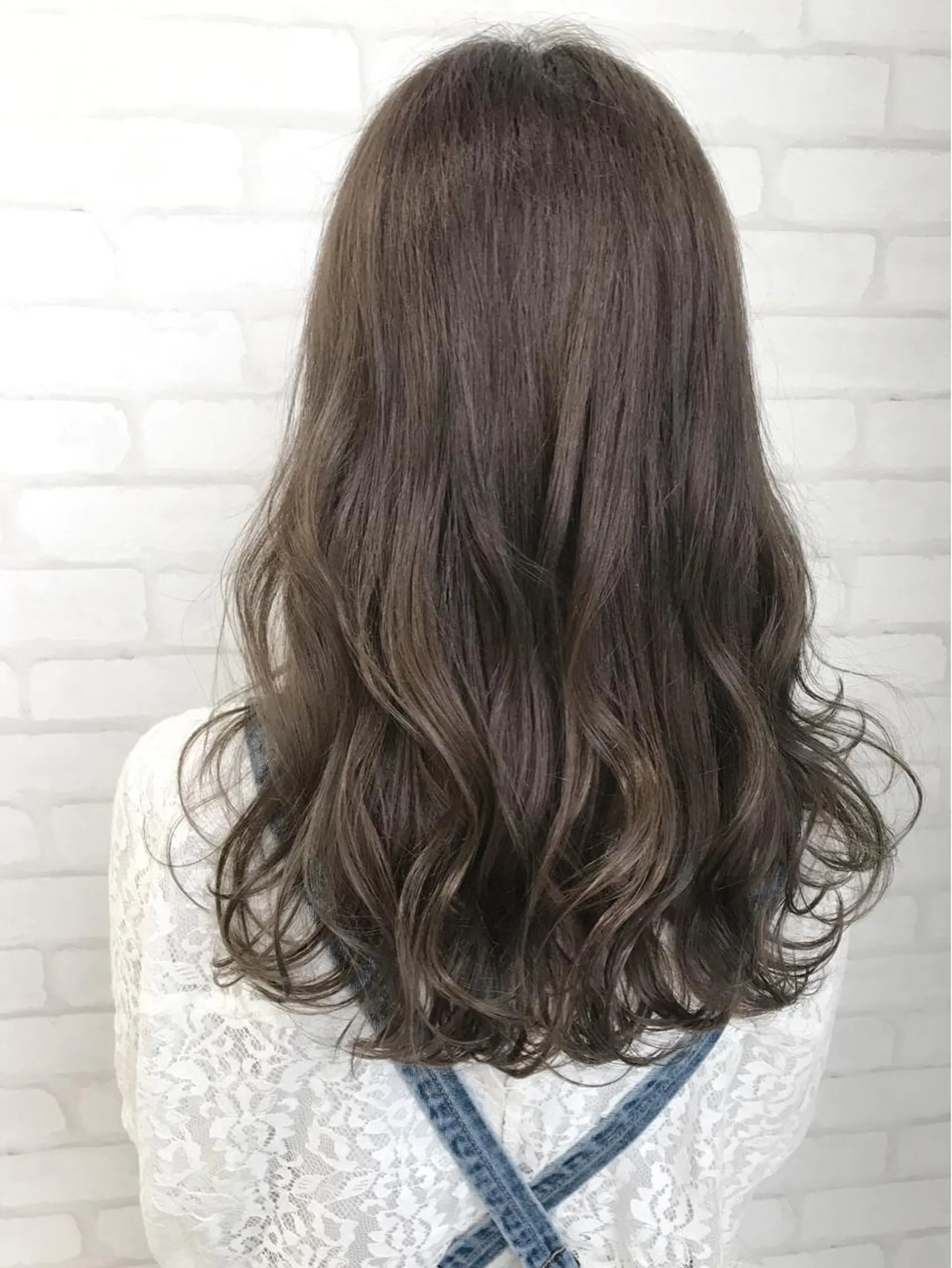 セミロング カラー ベージュカラー オリーブベージュ カット ヘアカラー トリートメント 高木 麻知子のヘアスタイル