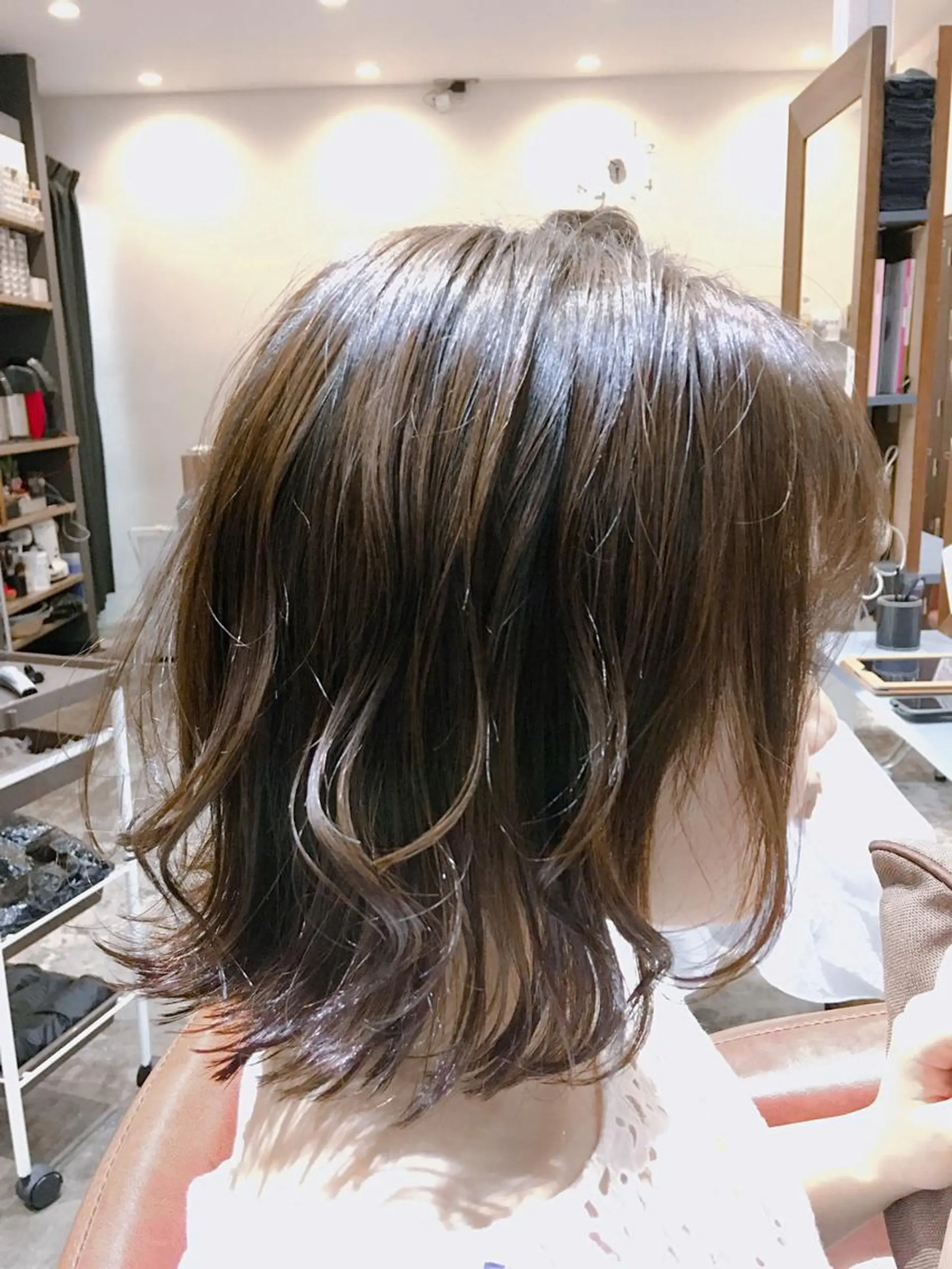 ミディアム 外ハネヘア カット Rever Tokyo所属・コンドウ サラのヘアスタイル