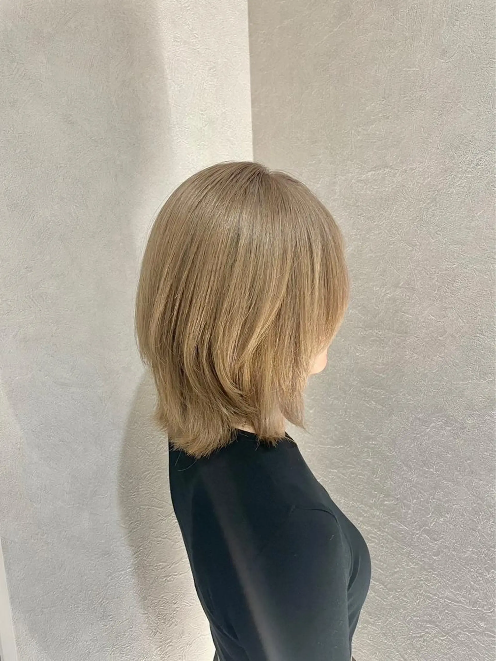 ミディアム カラー ベージュカラー ブリーチ ミルクティーベージュ 東 大智のヘアスタイル