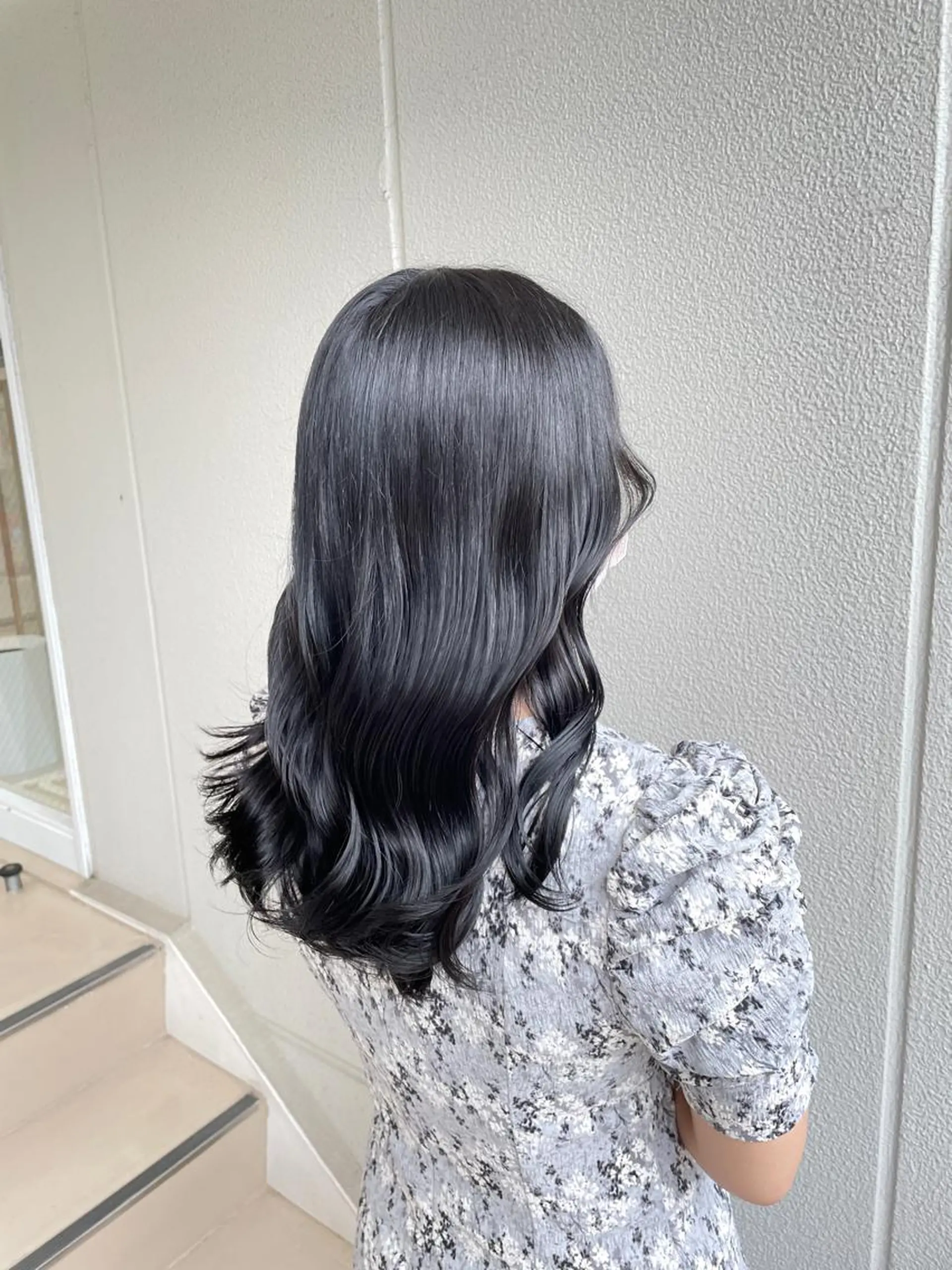 ロング カラー ヘアアレンジ 黒髪 ブルーカラー ブルーブラック ヘアカラー トリートメント ヘッドスパ ヘアセット 艶髪✨寒色カラー✨ 翁長孝輔のヘアスタイル