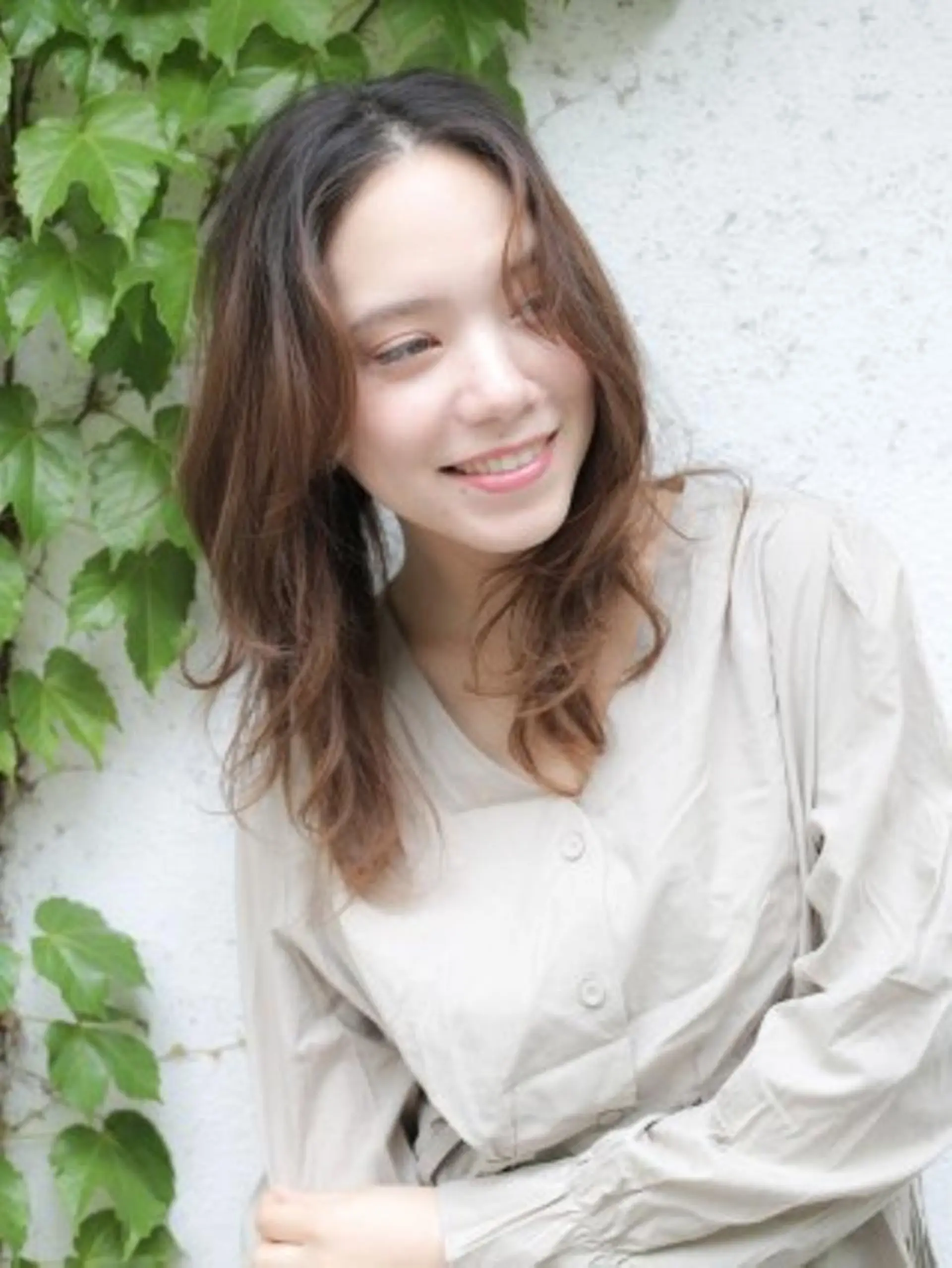 ミディアム 江原 彩華のヘアスタイル