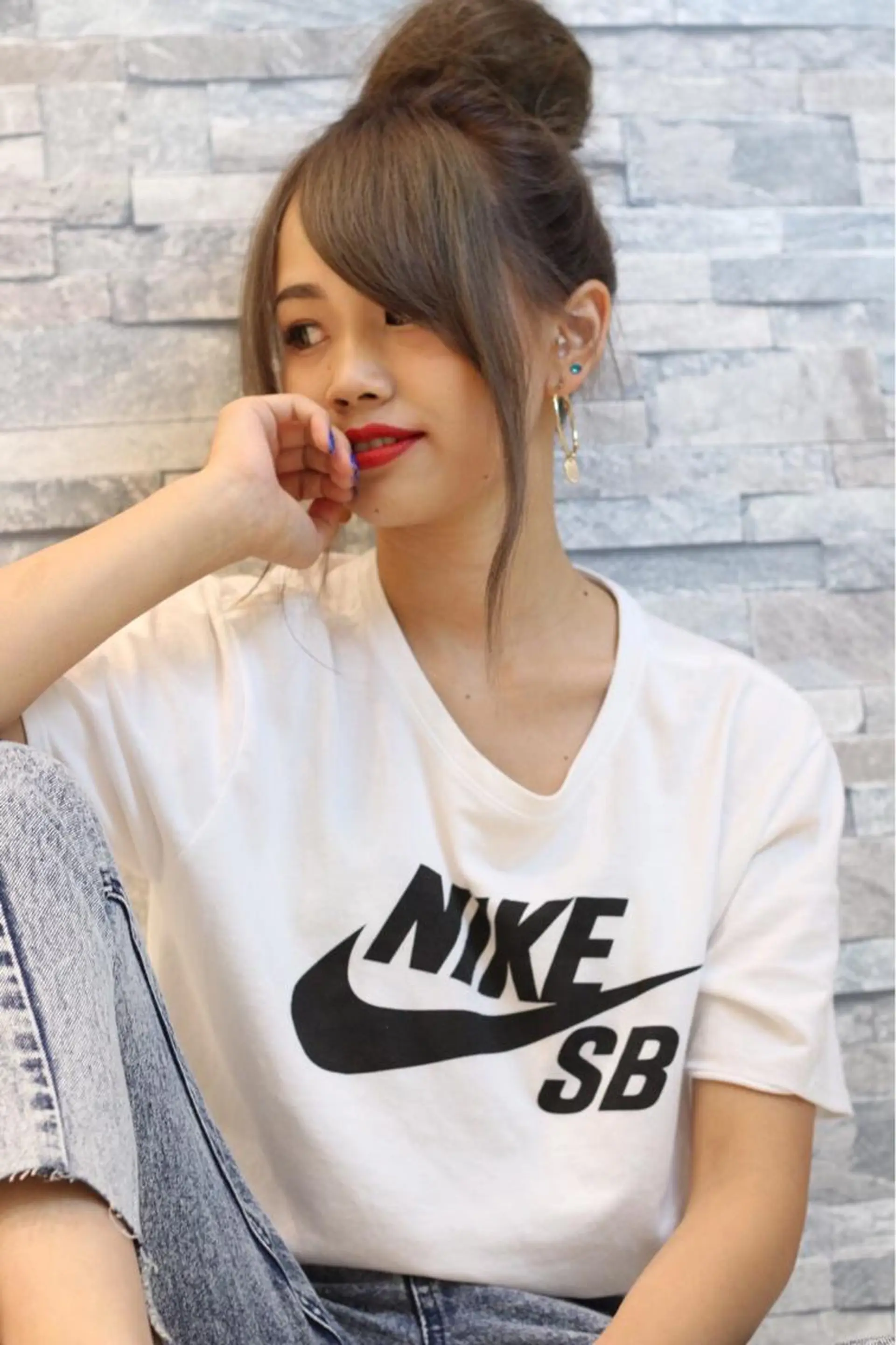 セミロング ヘアアレンジ お団子ヘア graxi'    グラシー所属・ブリーチ/ハイトーン SERINAのヘアスタイル