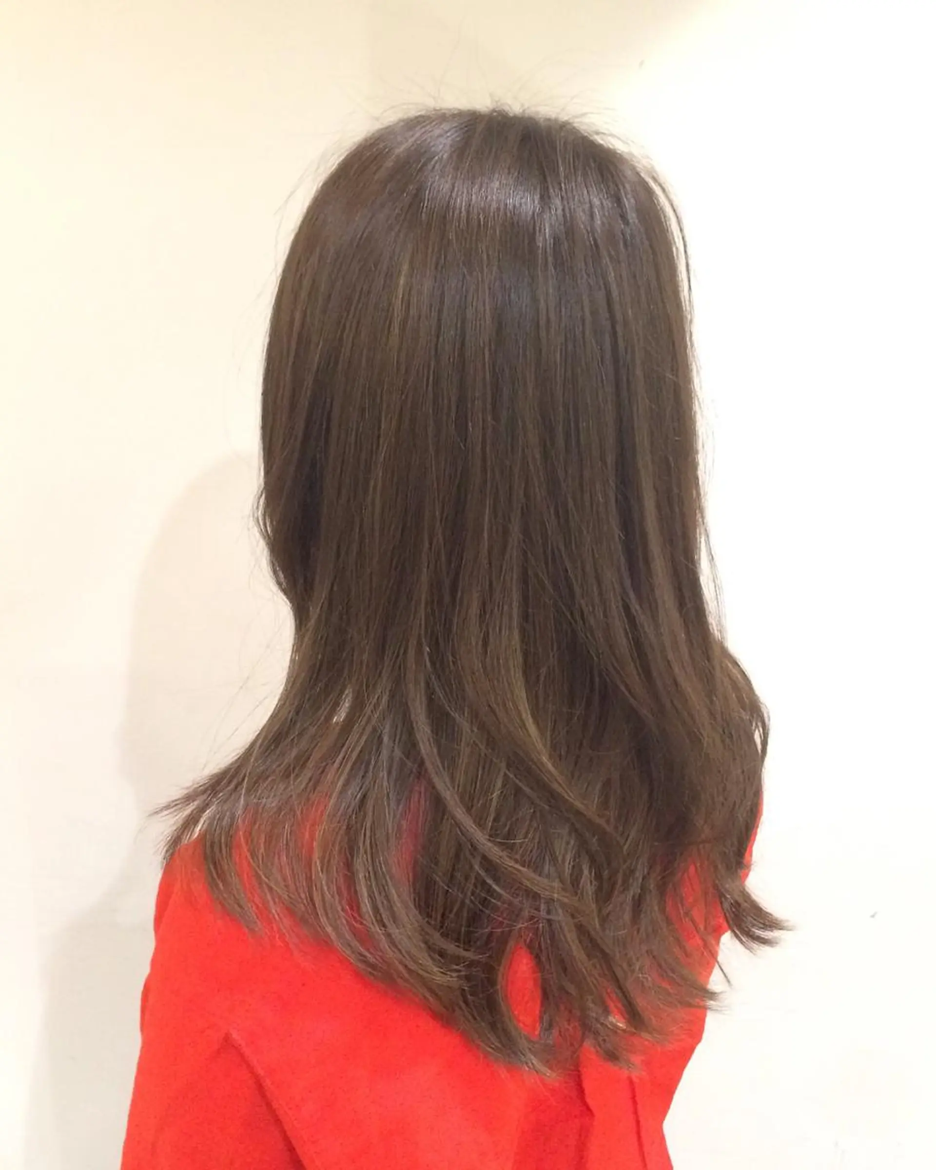 ミディアム カラー ハイライトカラー イルミナカラー ハイライト AMI Hair  supply所属・髪質改善カラー 韓国風レイヤーのヘアスタイル