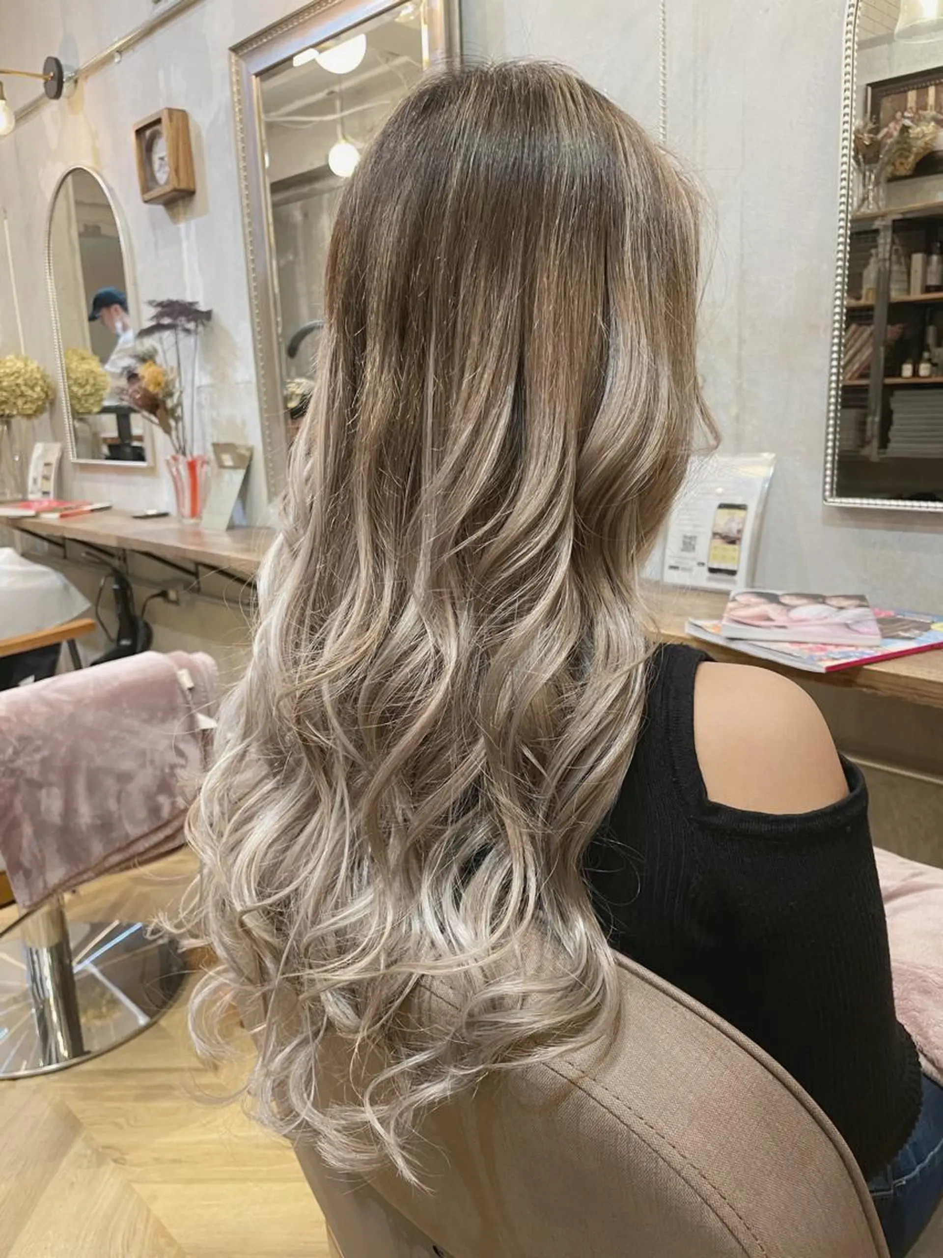 ロング カラー シールエクステ アッシュ ミストバング ブリーチ ダブルカラー エクステ エクステ指名No.1 【店長】橘田のヘアスタイル