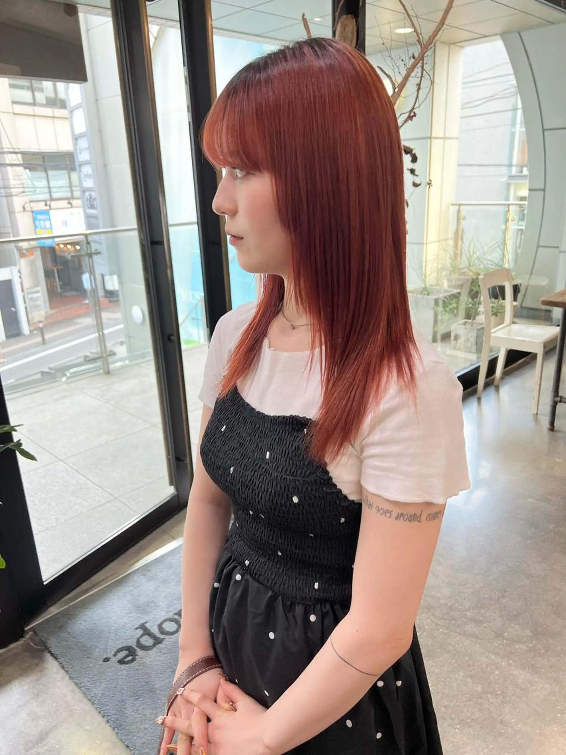 セミロング カラー ブリーチ ケアブリーチ オレンジ レイヤーカット ヘアカラー 千葉 郁也のヘアスタイル