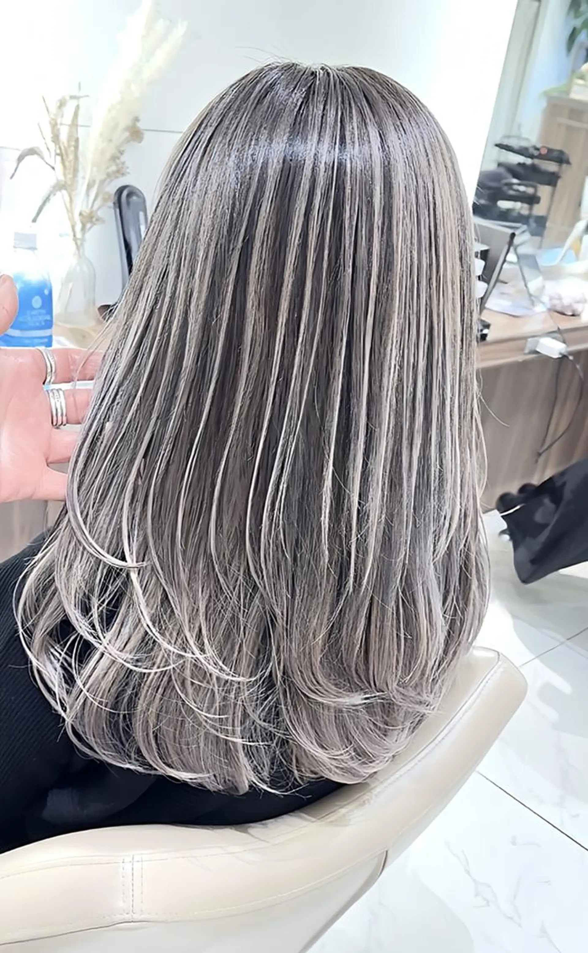 セミロング カラー バレイヤージュ 髪質改善 レイヤーカット カット ヘアカラー トリートメント 山崎俊輔/髪質改善 /バレイヤージュのヘアスタイル