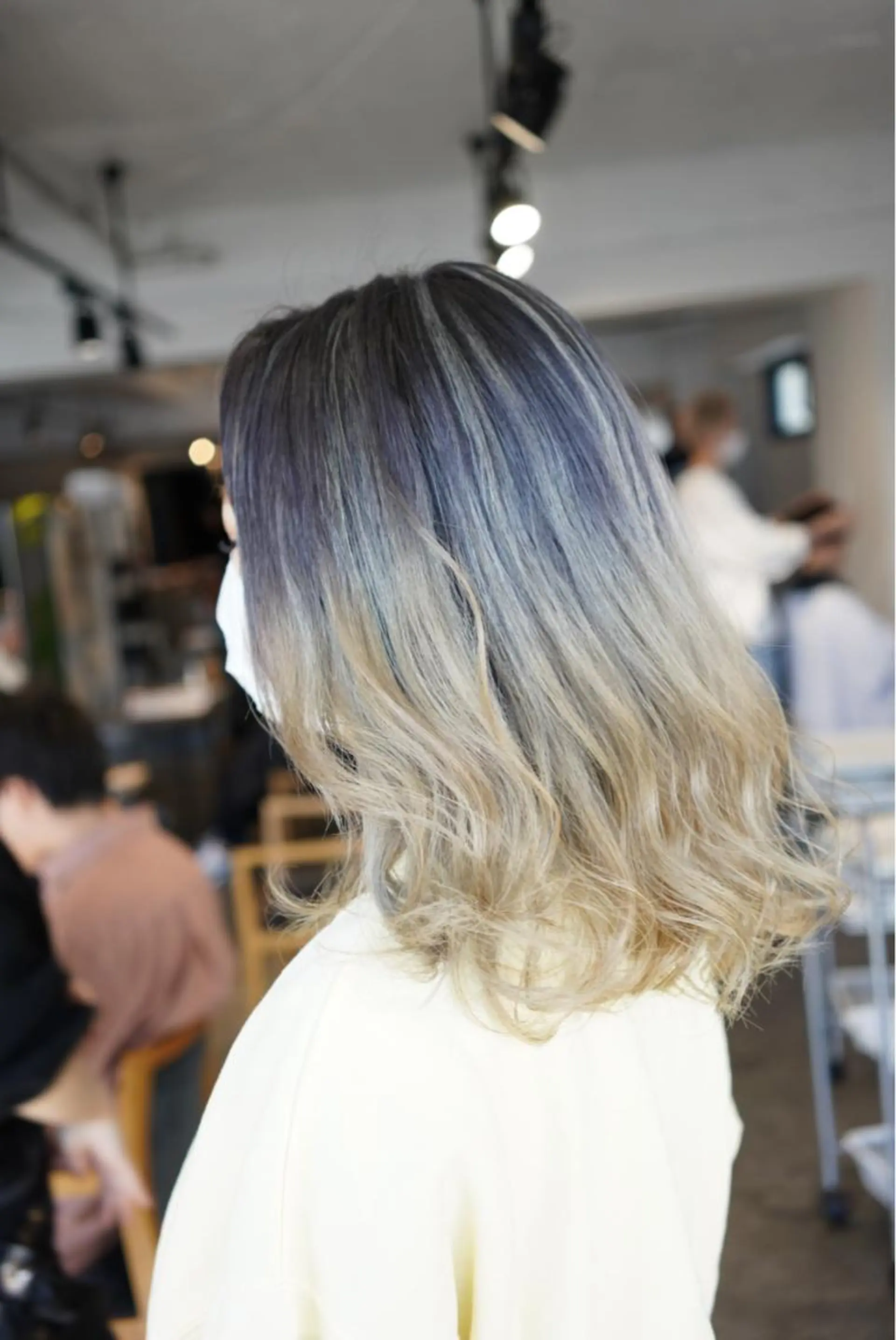 セミロング カラー デザインカラー ヘアカラー トリートメント ハイトーン/レイヤー /ケアブリーチ石川治のヘアスタイル