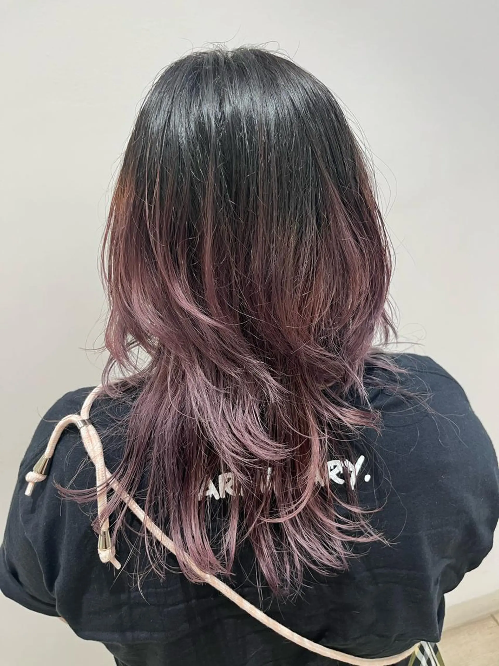 セミロング カラー グラデーションカラー ウルフカット 🐺ウルフ× ハイトーン🐺MOEのヘアスタイル