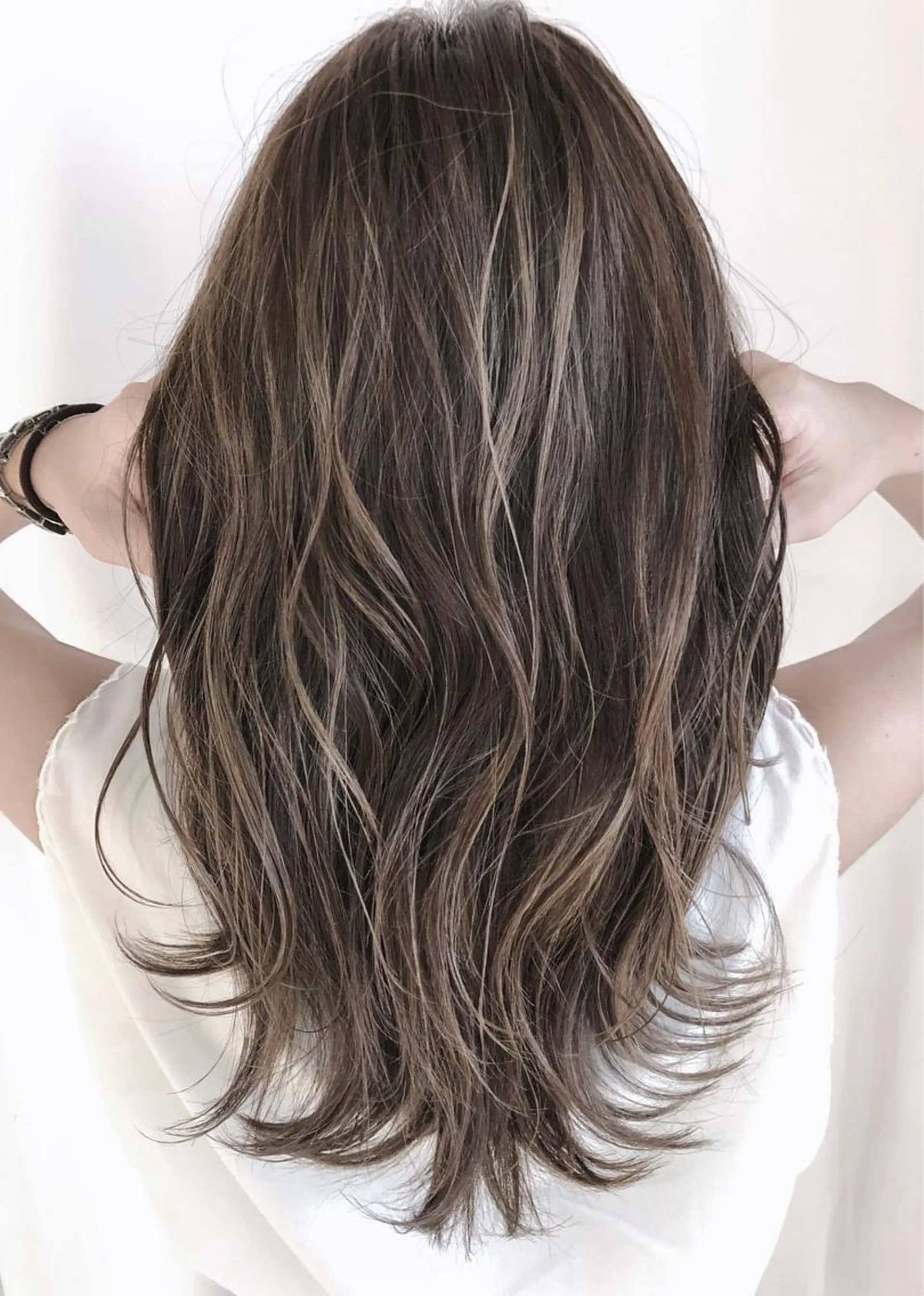 セミロング カラー パーマ ヘアアレンジ ネイル マツエク・マツパ アッシュ バレイヤージュ ブリーチ ケアブリーチ 透明感カラー ヘアカラー トリートメント 竹内ケンゴ🇰🇷 EIGHT藤沢のヘアスタイル