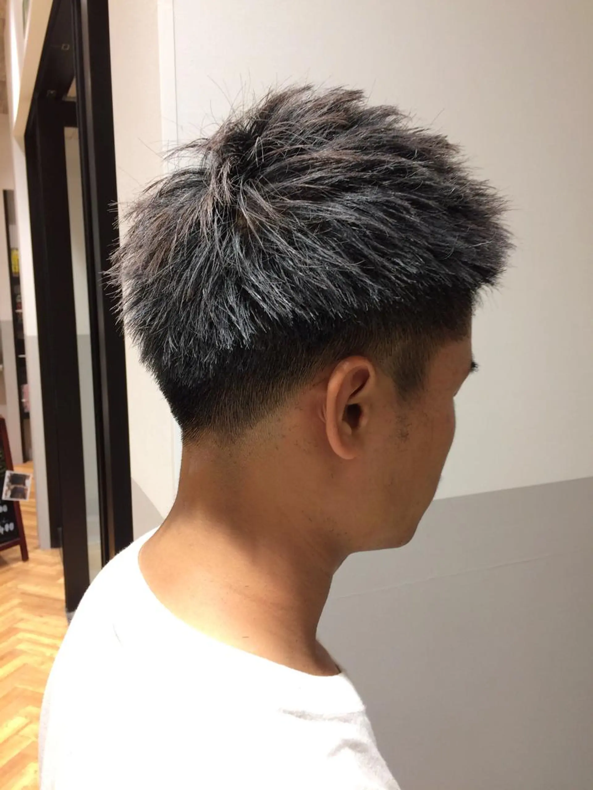 メンズ Kobayashi ハイライト/ショートのヘアスタイル