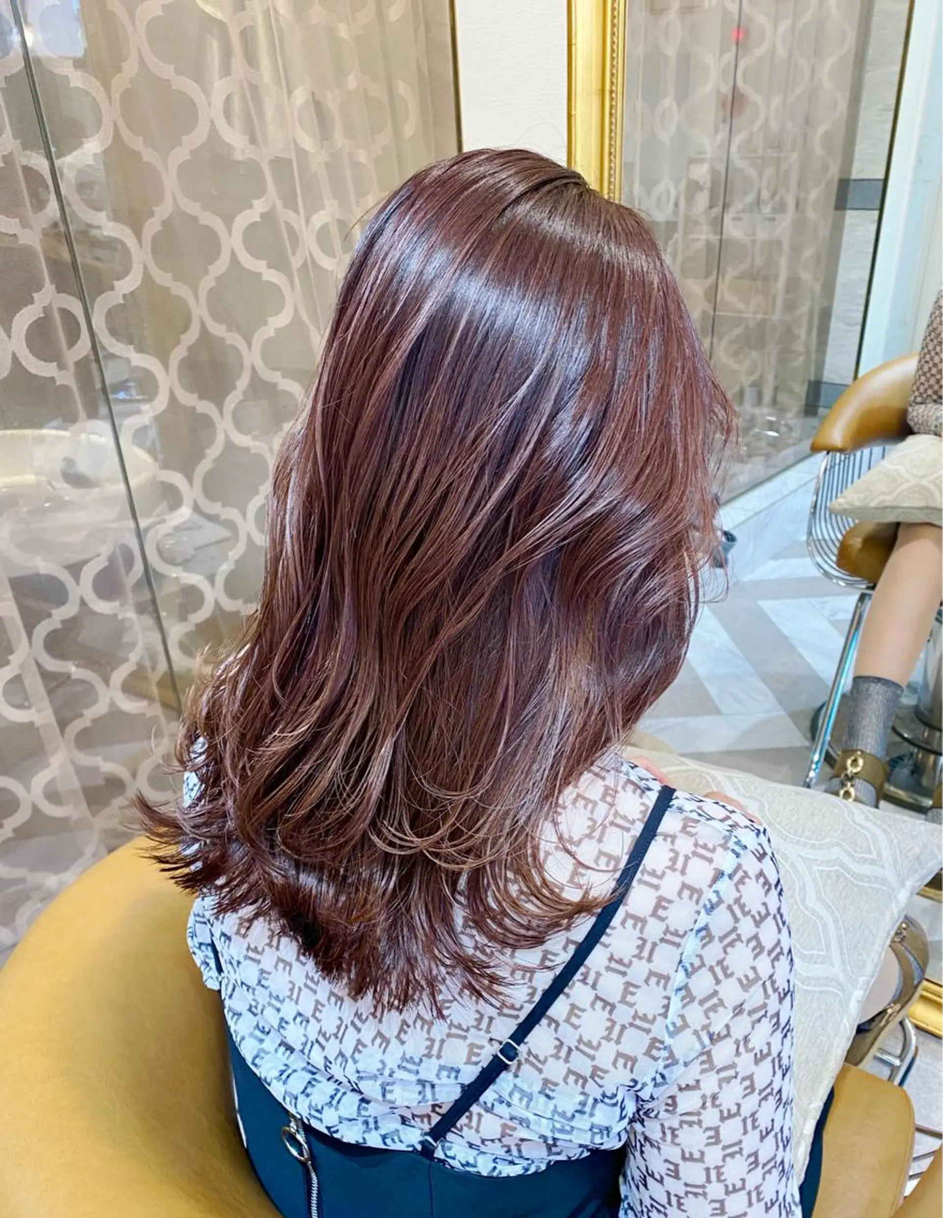 ミディアム カット ヘアカラー トリートメント レイヤーカット /透明感カラー西田のヘアスタイル