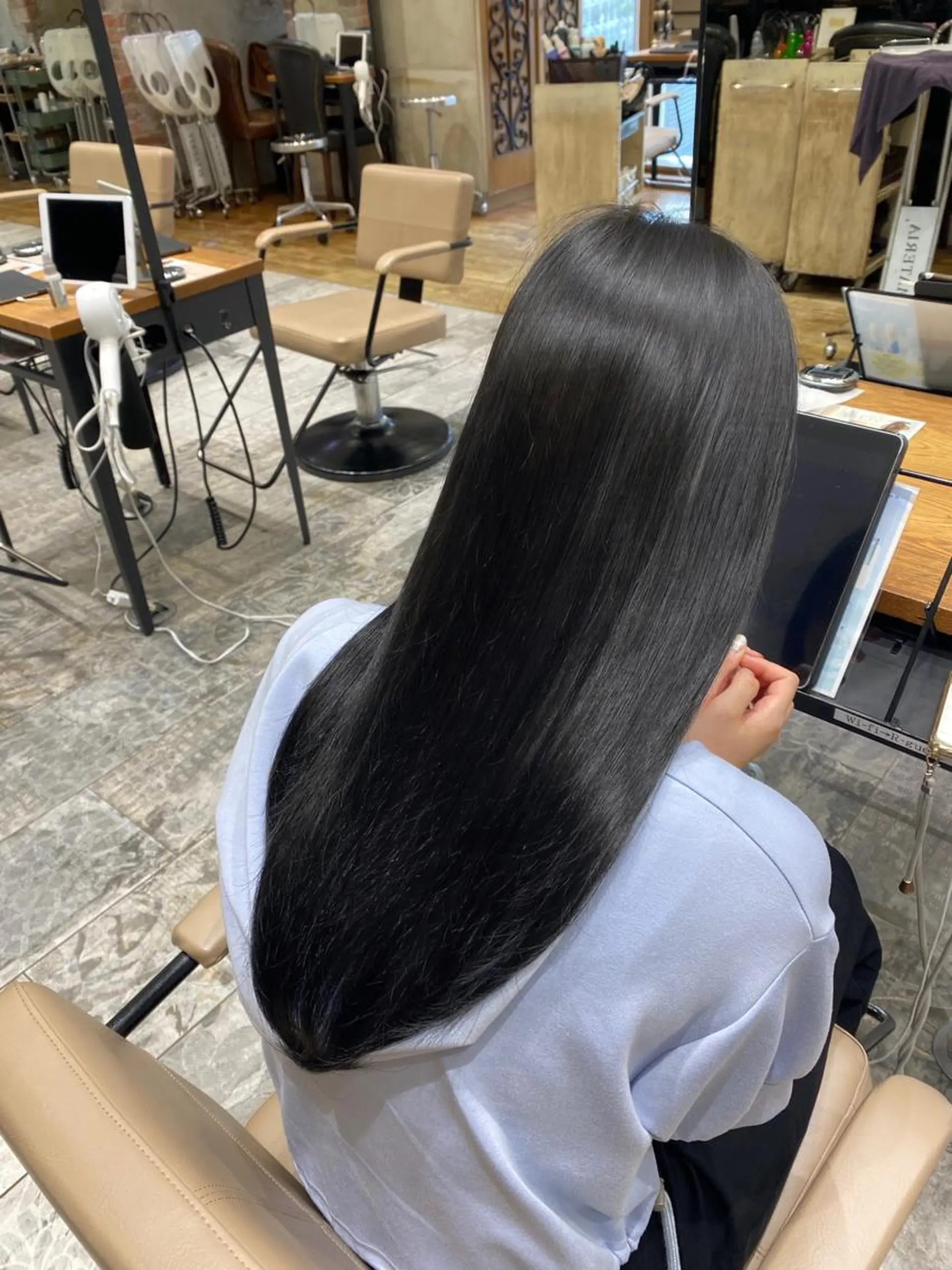 カラー 新宿/レイヤー 顔周りカット溝手優太のヘアスタイル