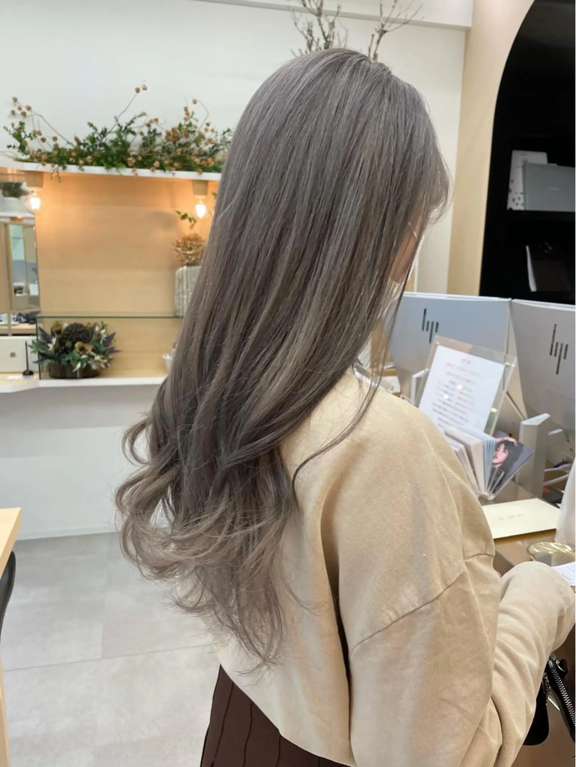 ロング カラー 髙橋 かすみのヘアスタイル