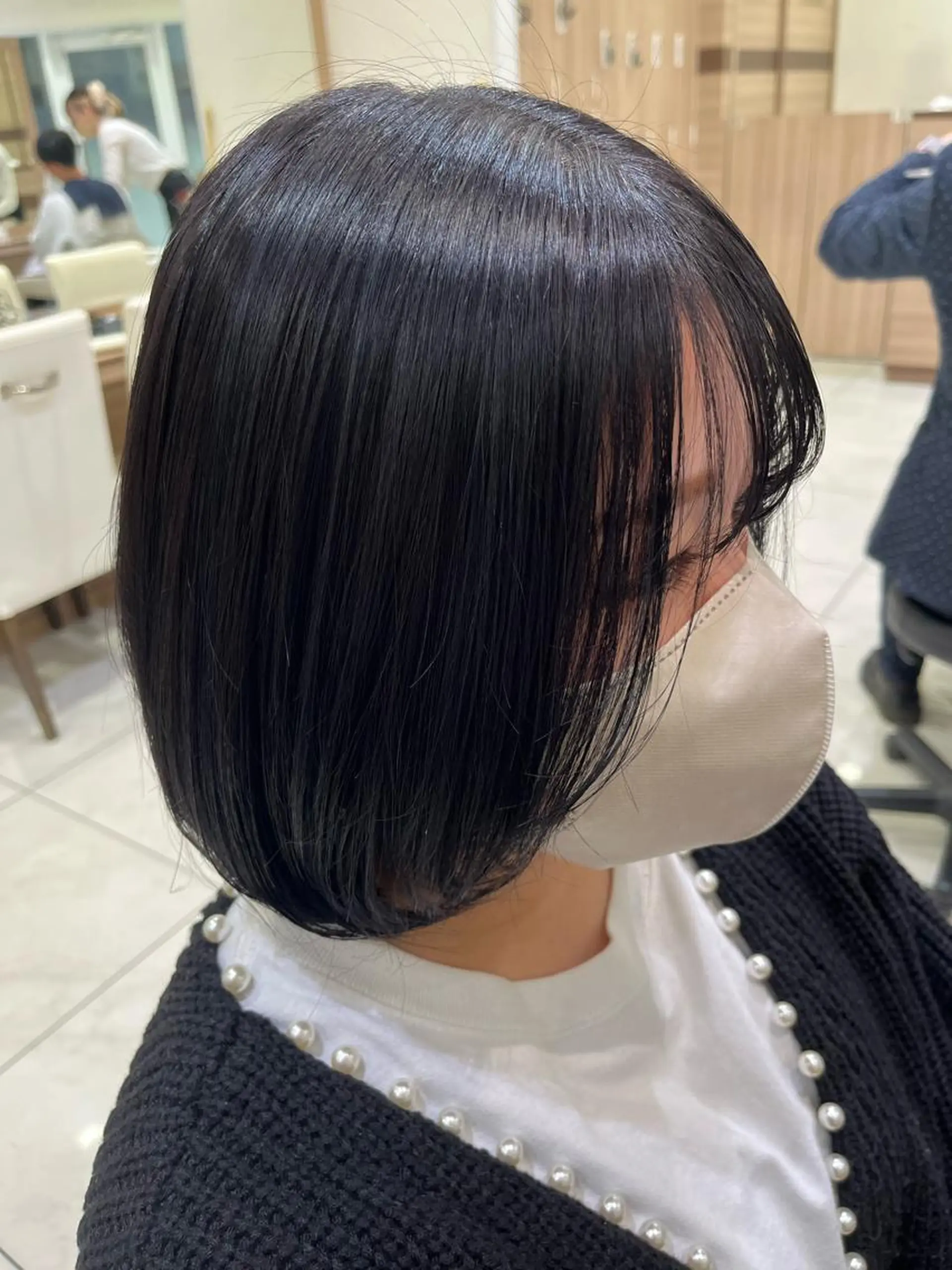 カラー 黒髪 伊佐 愛のヘアスタイル