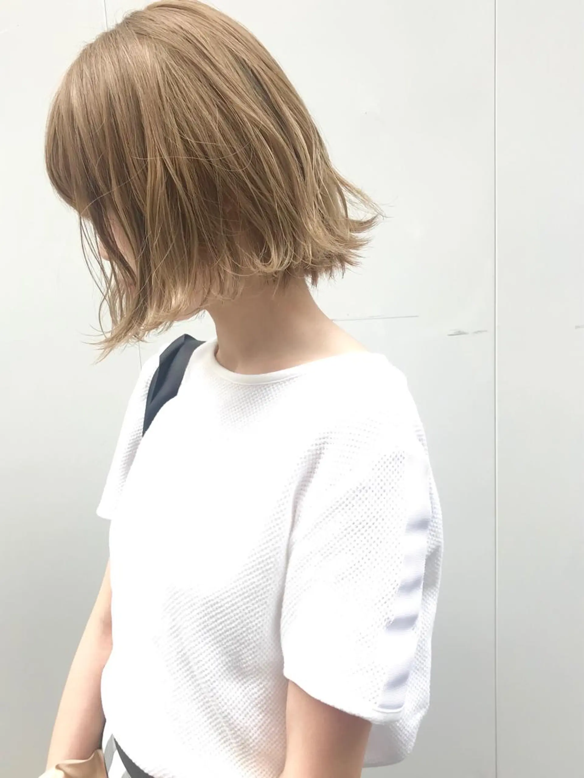 ミディアム カラー ベージュカラー ブリーチ ハイトーンカラー ハイトーンベージュ 竹内啓太 ボブのヘアスタイル