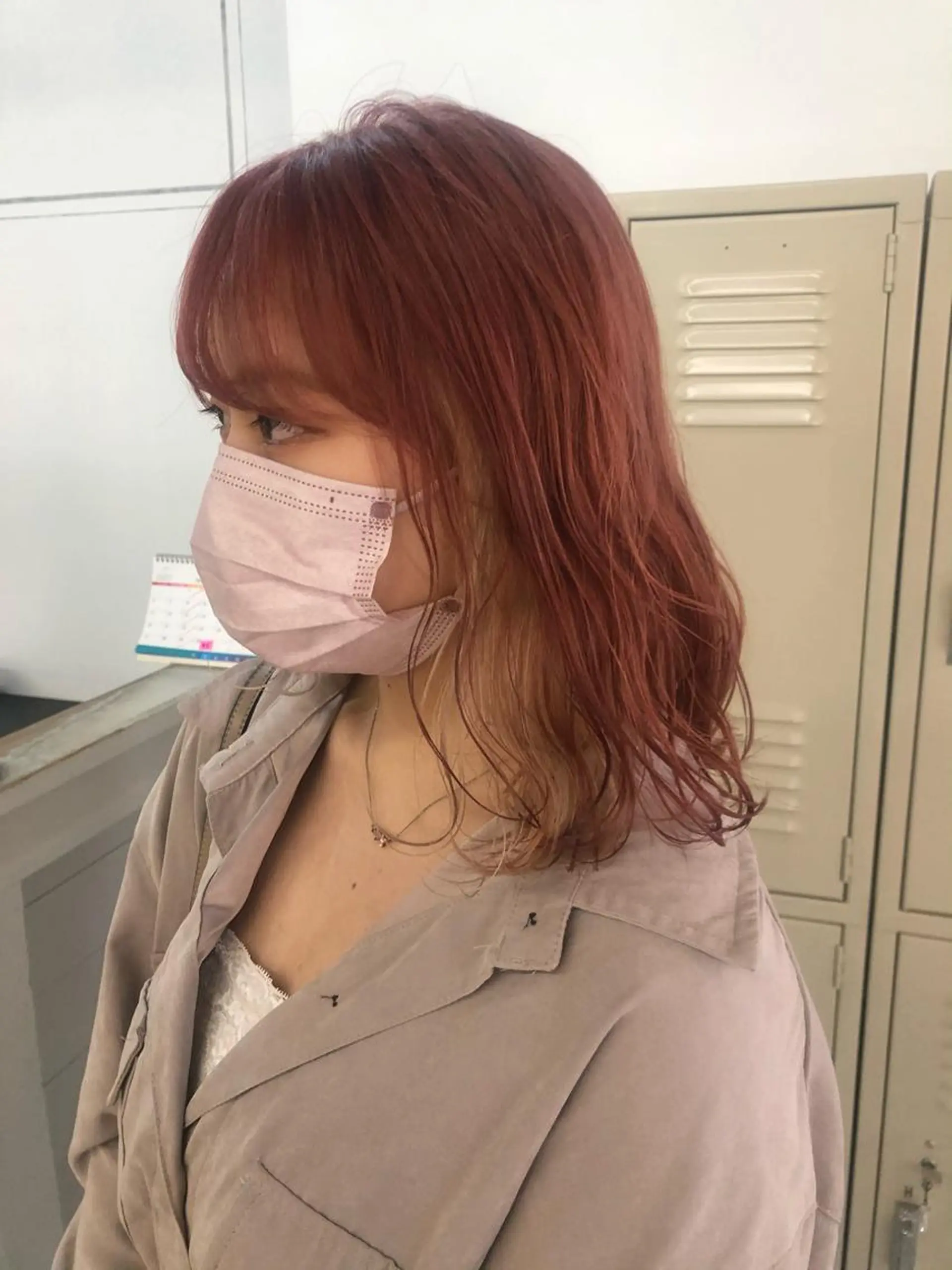 セミロング カラー ベージュカラー インナーカラー ピンクカラー 古屋 花織のヘアスタイル