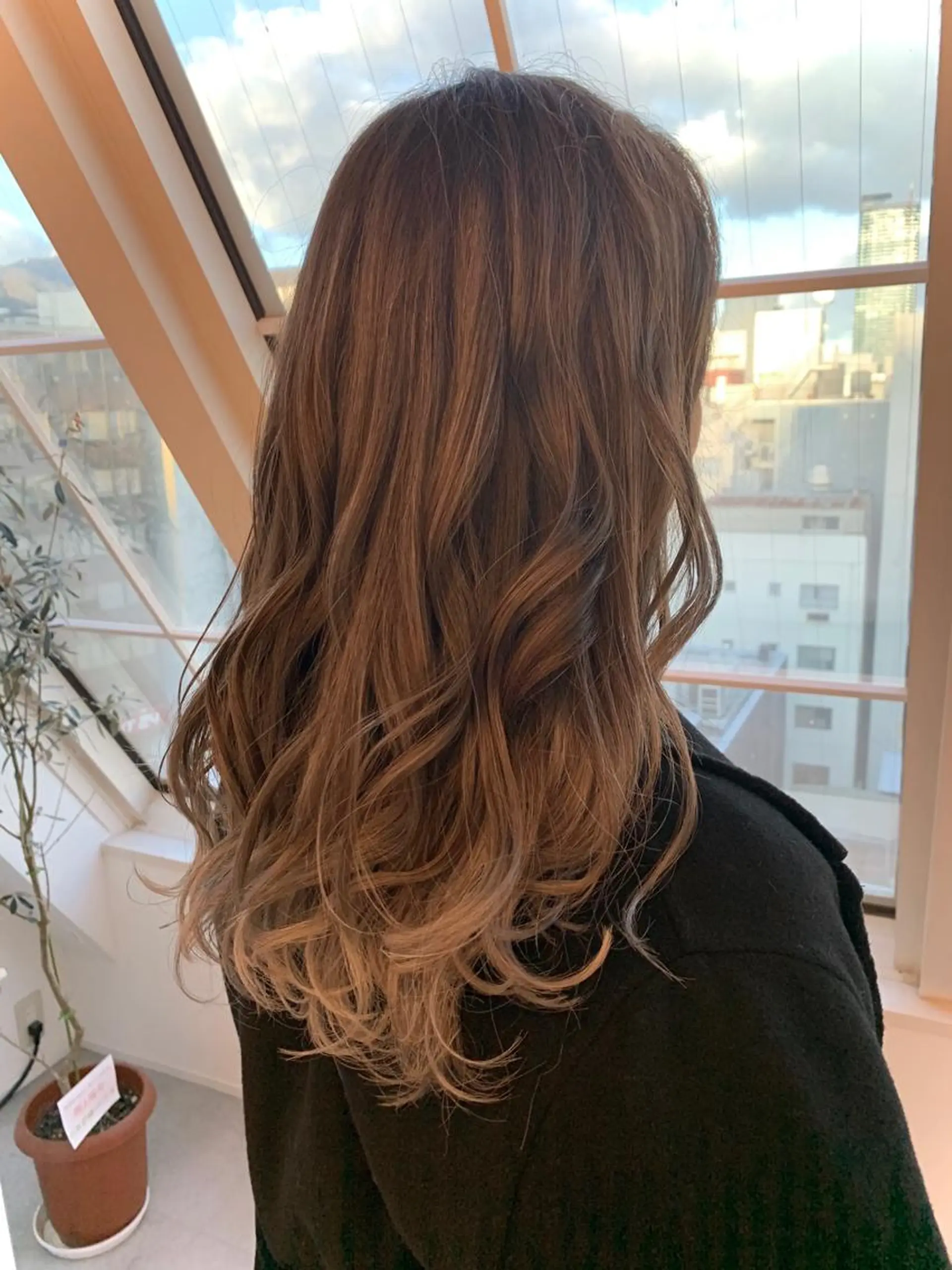 ロング カラー ベージュカラー ブリーチ ホワイトベージュ 【S.BROOM】 店長　西川徹のヘアスタイル