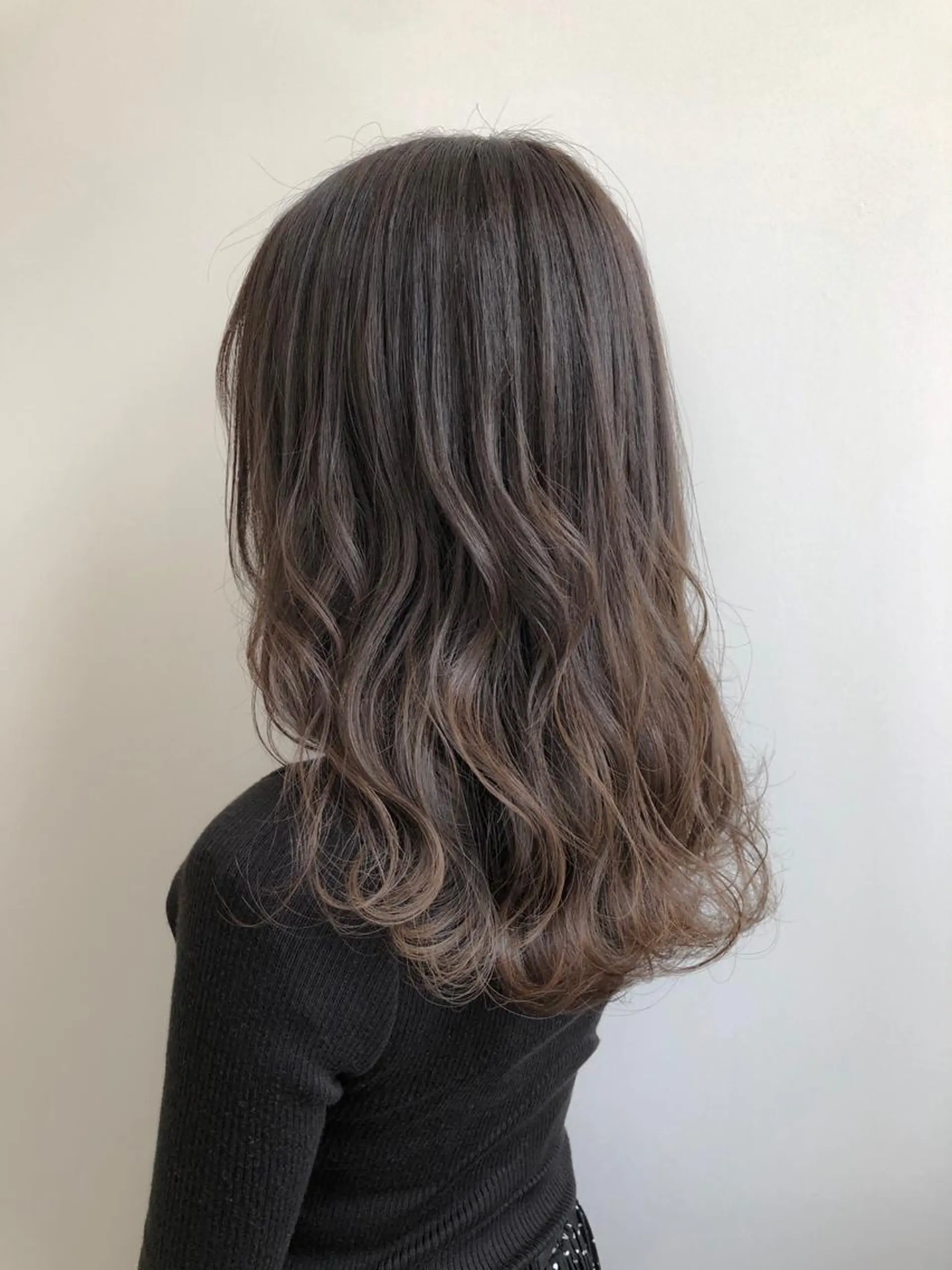 ミディアム カラー 透明感カラー ハイライトカラー ハイライト SALOWIN神戸三宮East店所属・【半個室、艶髪】西村 有司のヘアスタイル