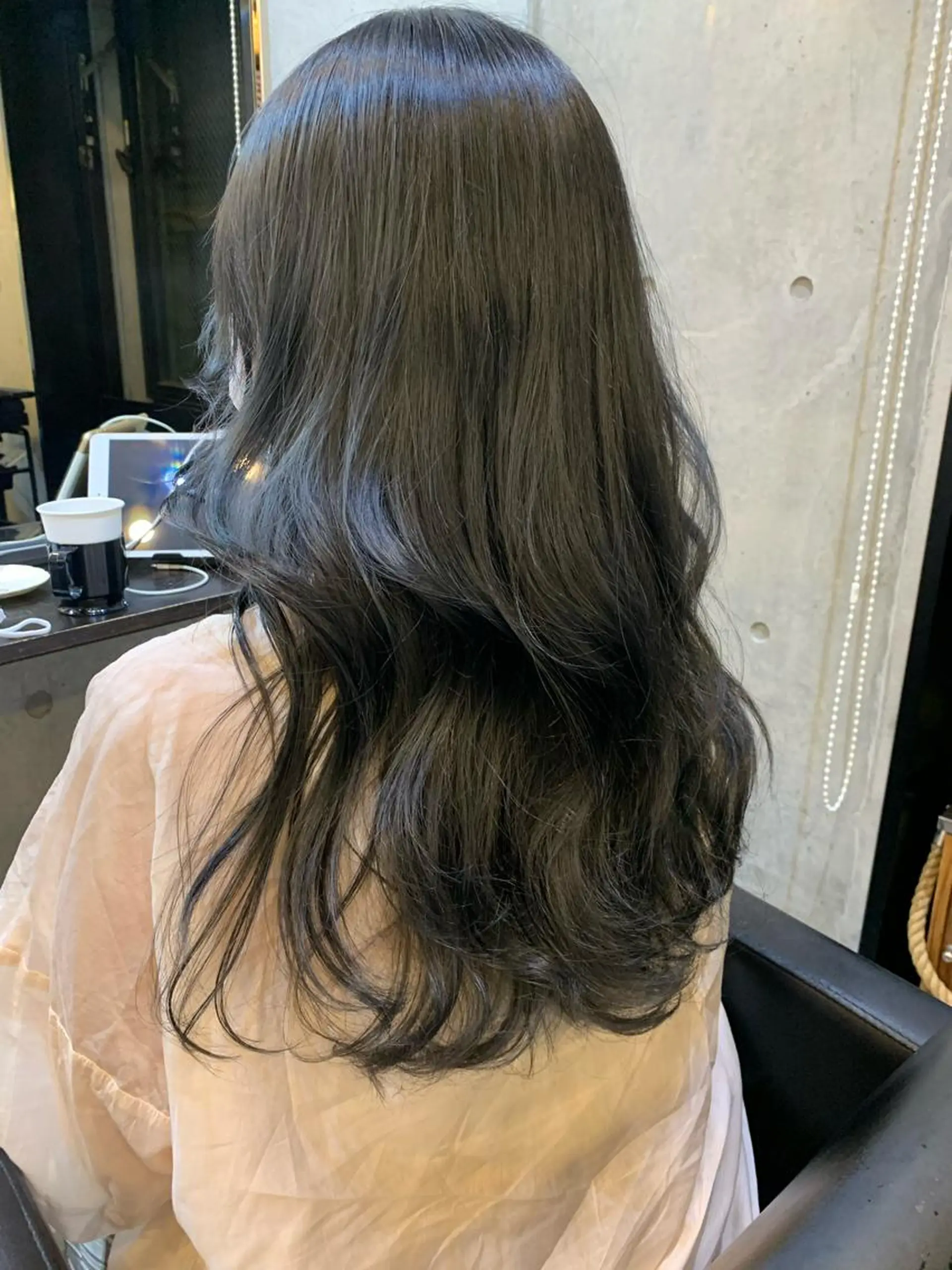 ロング カラー ネイビーカラー カット ヘアカラー トリートメント ヘッドスパ ヘアセット 柔らかブラウン/顔周 りレイヤー♡ユウシのヘアスタイル