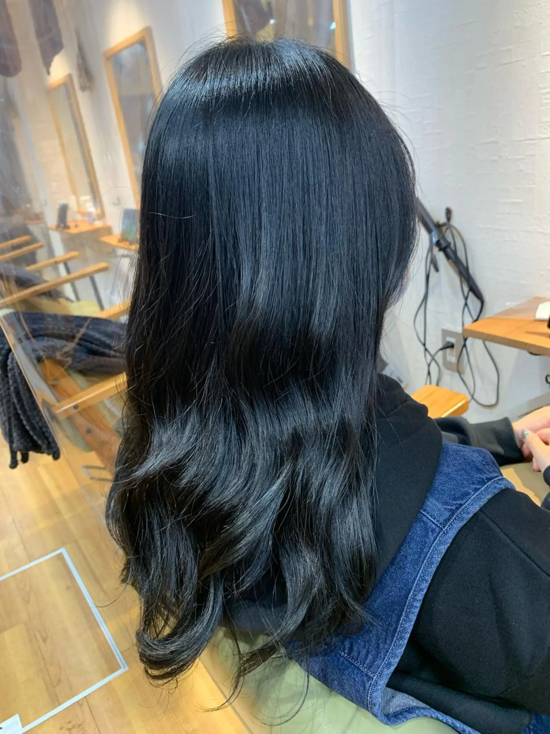 ロング カラー 黒髪 ブルーカラー ブルーブラック ショート🌼パーマ 本間正子のヘアスタイル