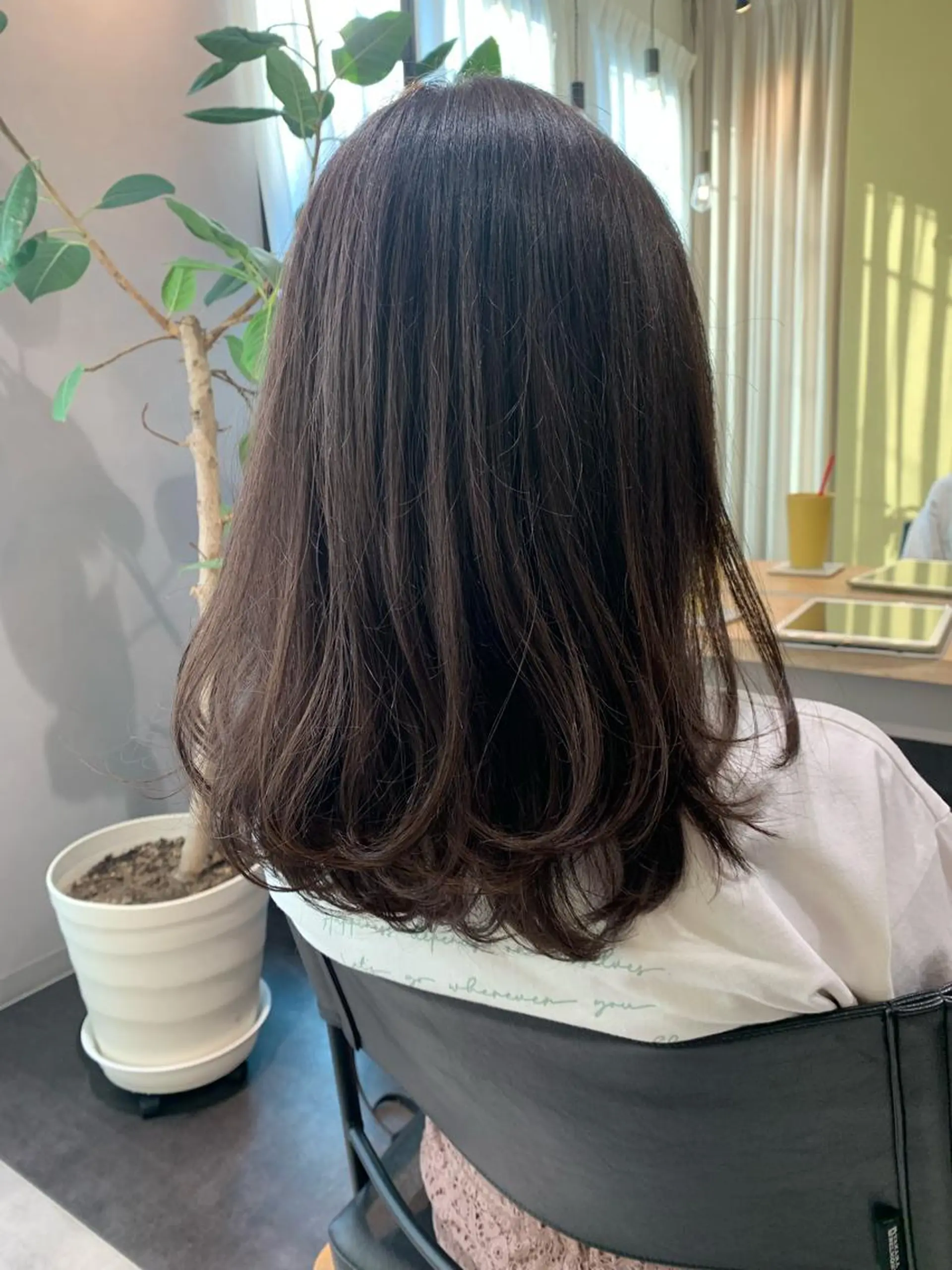 セミロング カラー レイヤーカット カット ヘアカラー トリートメント hub hair レイヤー/透明感のヘアスタイル