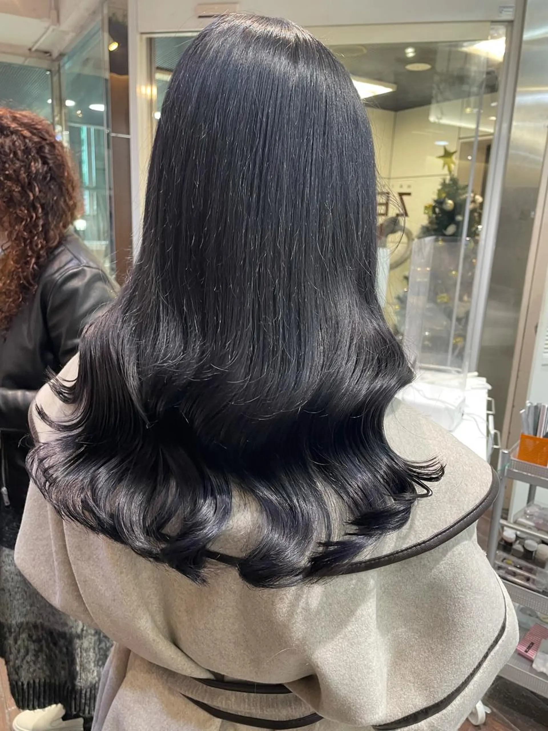 セミロング カラー 黒髪 カット ヘアカラー トリートメント 韓国ヘア🦋 MIYUのヘアスタイル