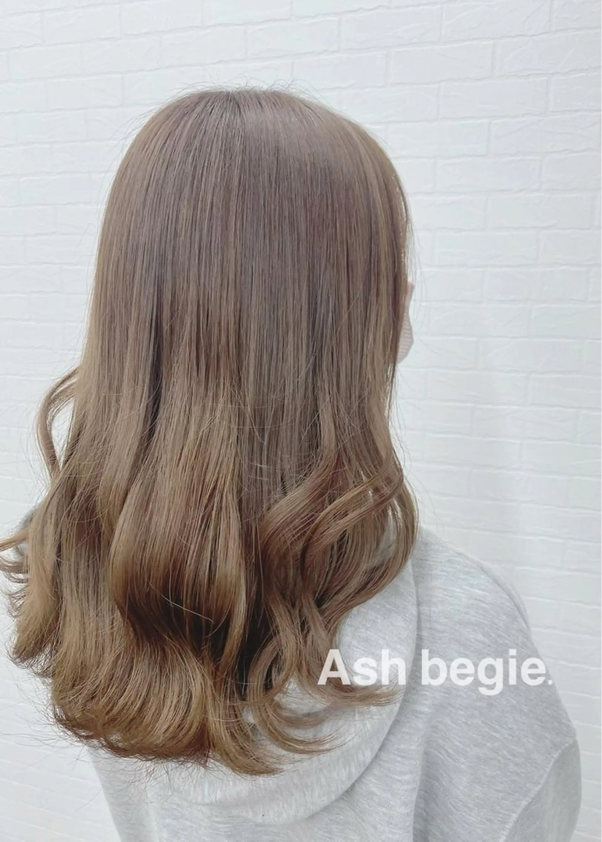 セミロング カラー アッシュ ベージュカラー 透明感カラー GRANLUSSO 〜グランルッソ駅前店所属・木口 嘉美のヘアスタイル